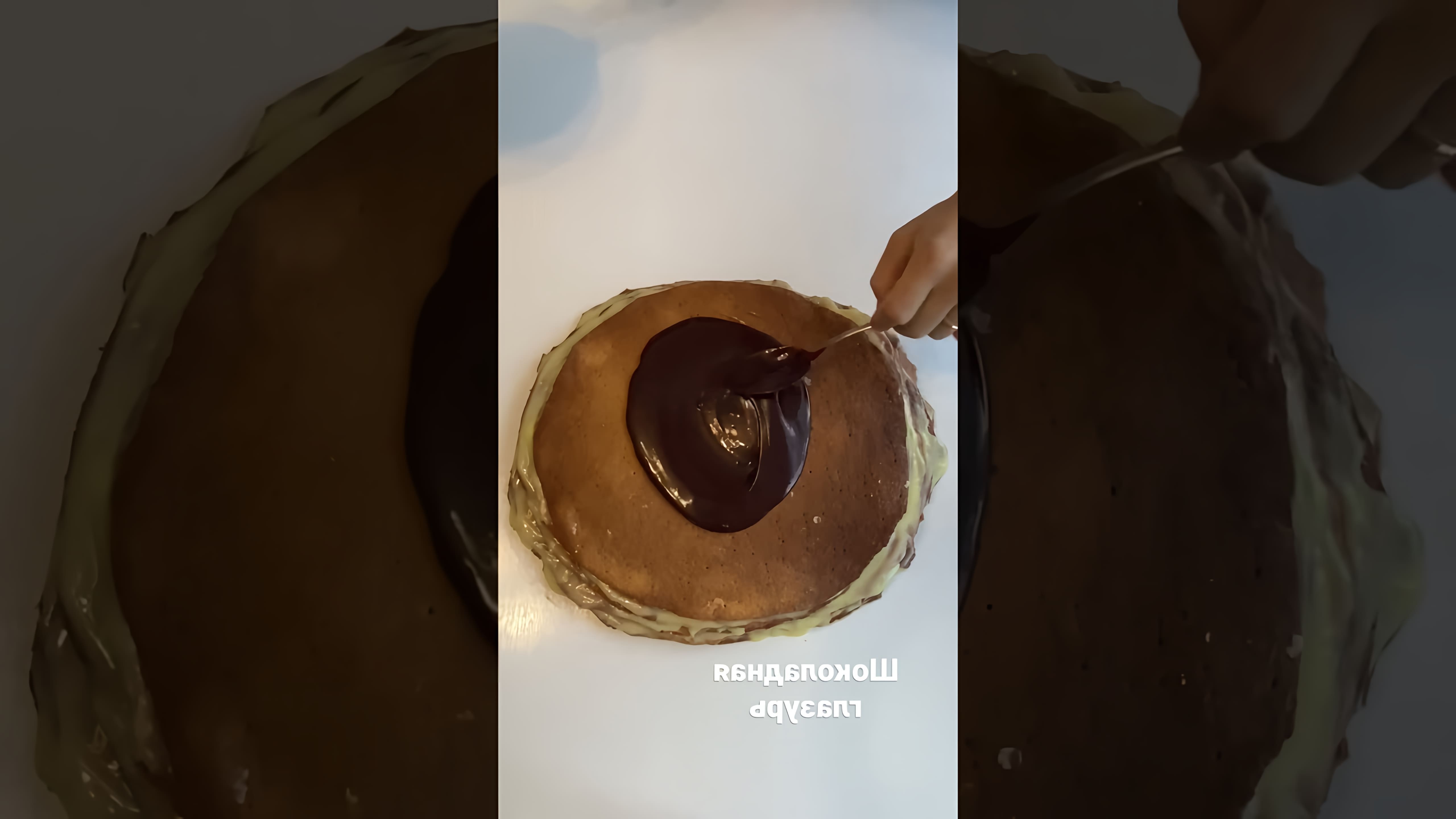Видео посвящено приготовлению шоколадной глазури или глазури для торта