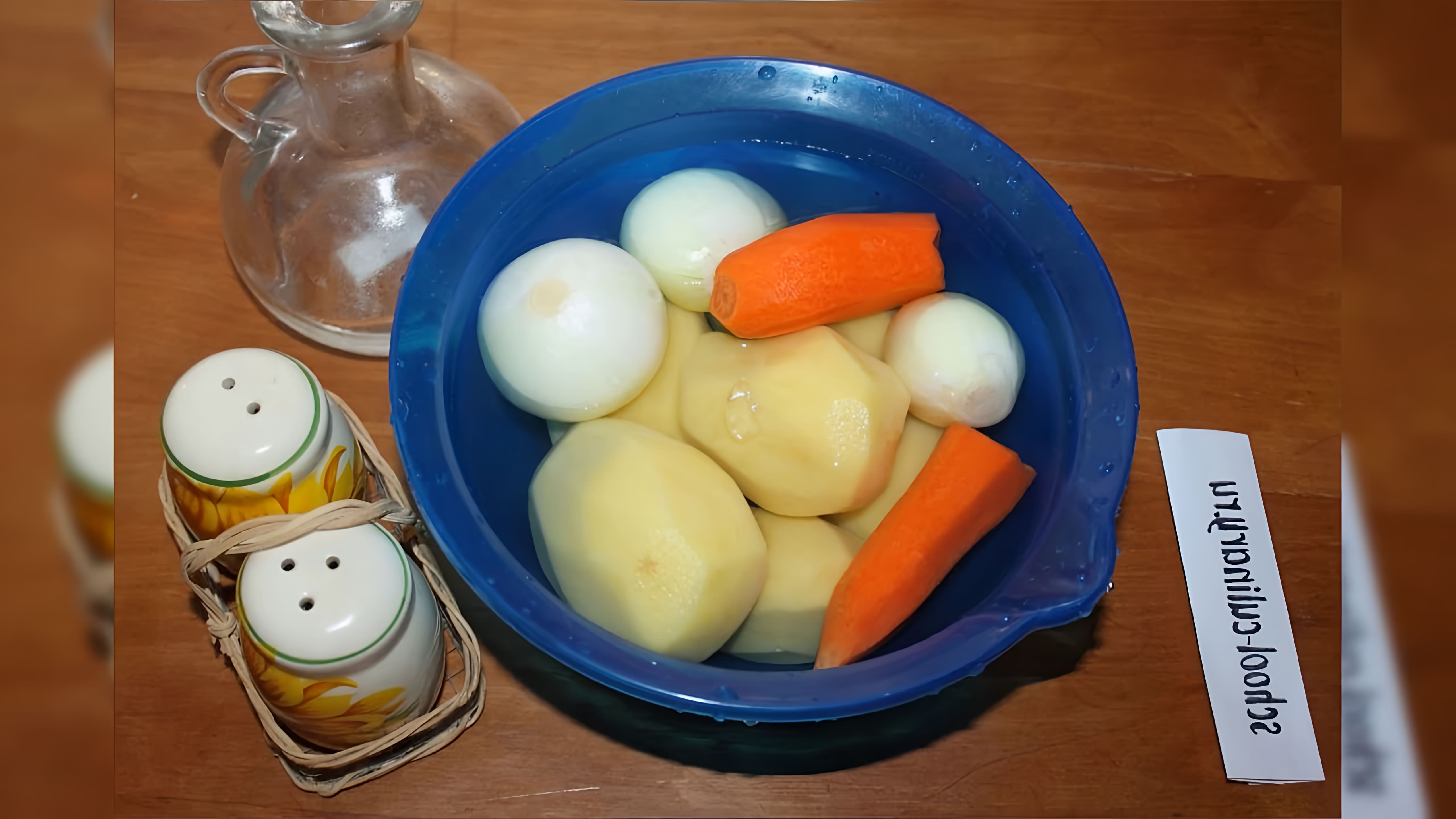 Жареная картошка с морковью и луком - это рецепт, который можно приготовить в домашних условиях