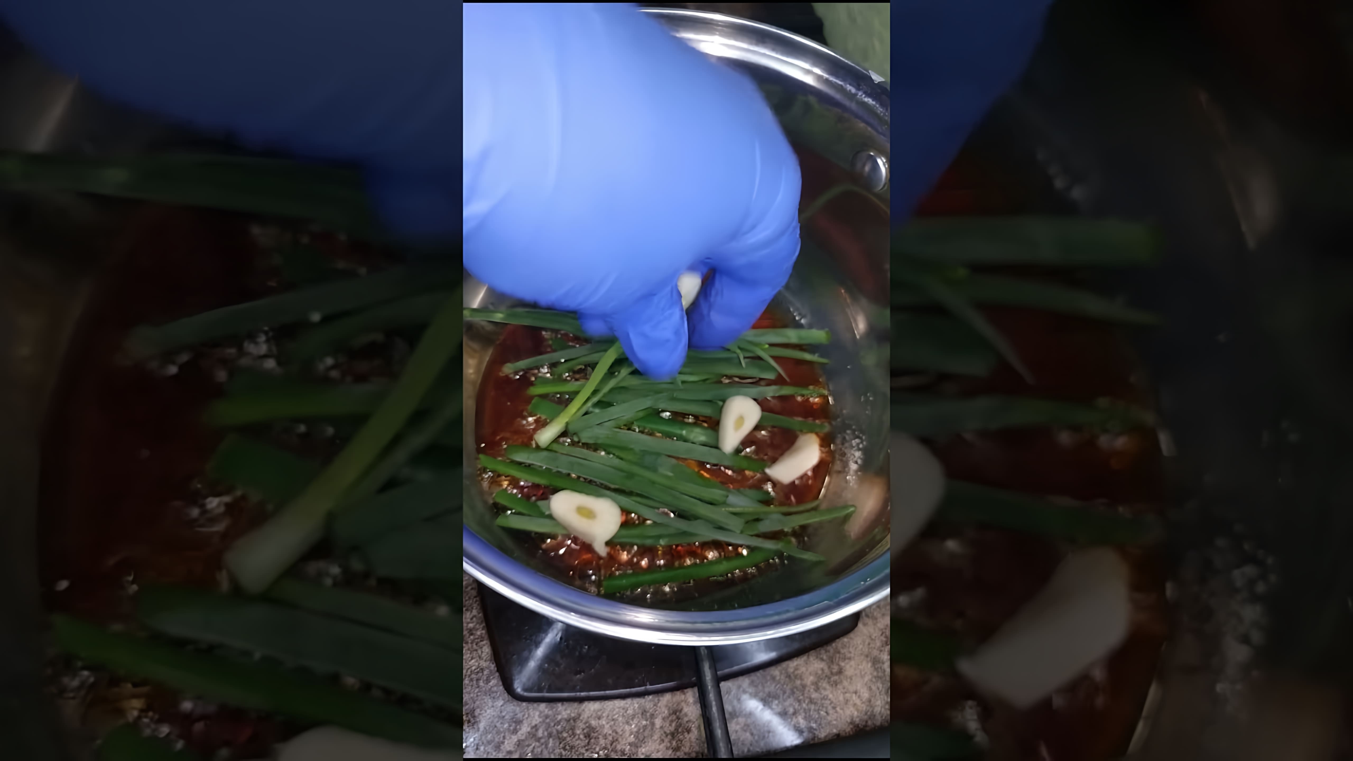 В этом видео-ролике демонстрируется процесс приготовления сала по-китайски