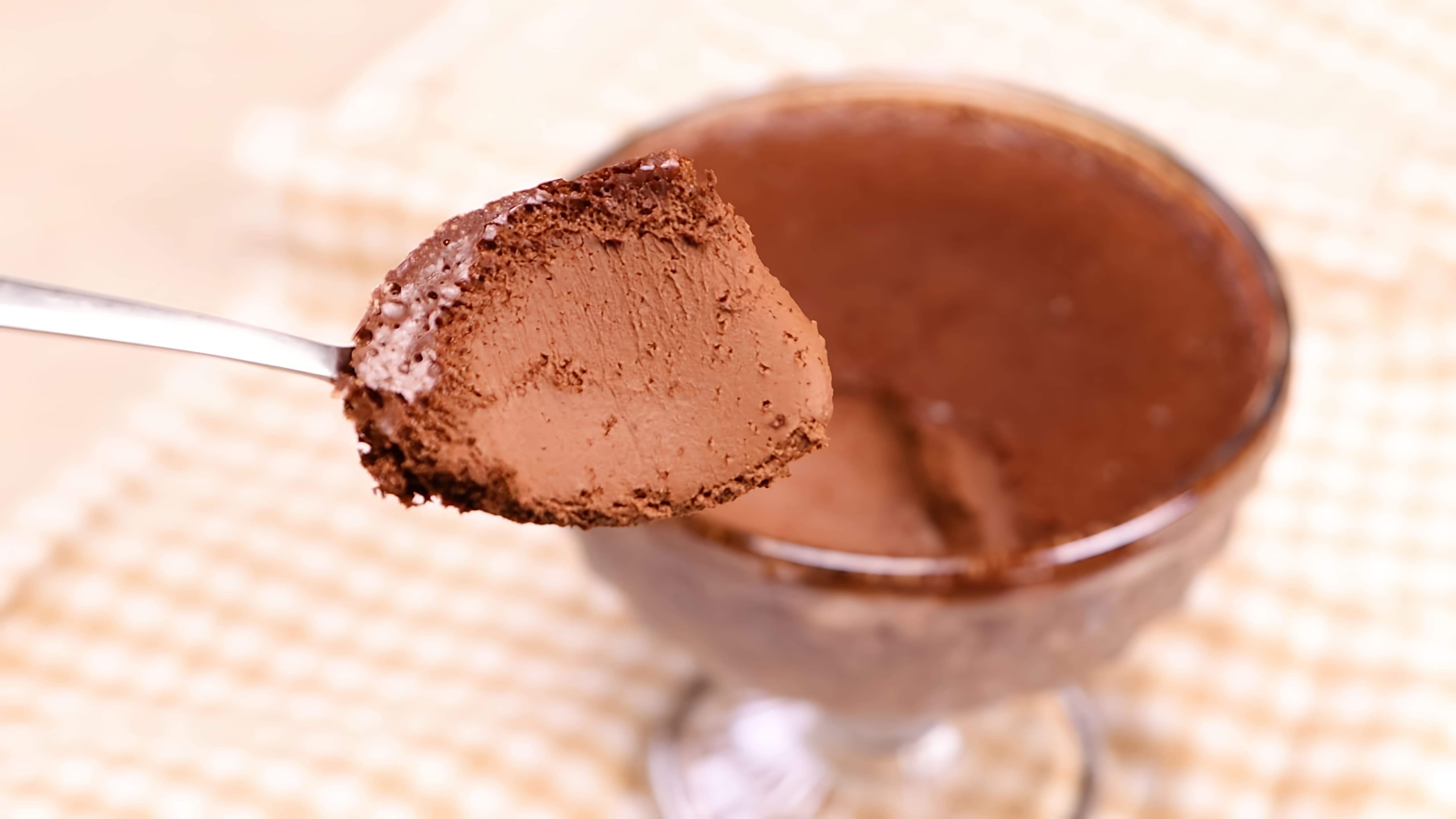 Десерт можно приготовить всего за 10 минут всего из двух ингредиентов - шоколада и молока
