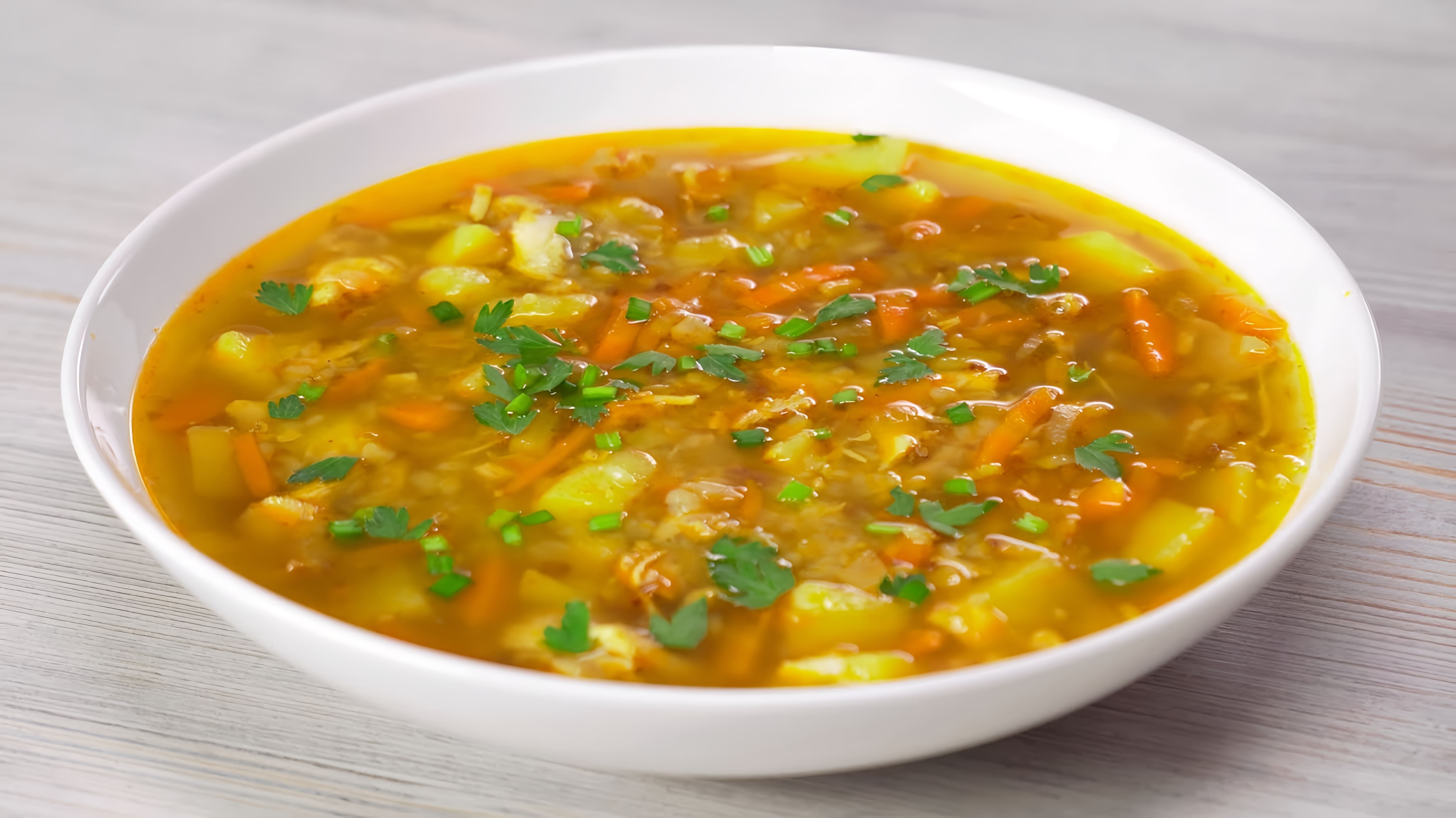 В данном видео демонстрируется рецепт приготовления гречневого супа с курицей