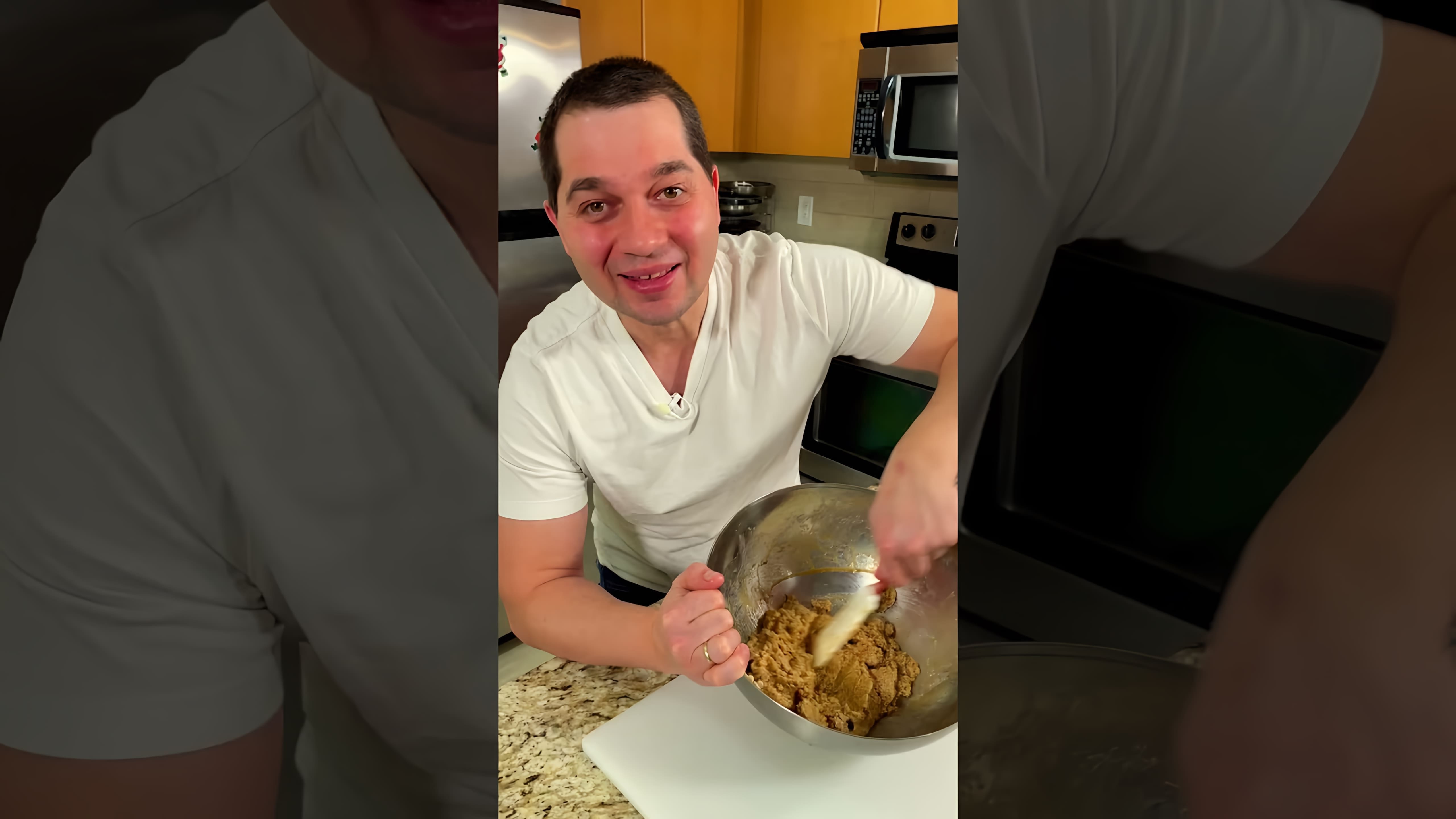 В этом видео демонстрируется рецепт приготовления потрясающего пирога из бананов, которые уже залежались