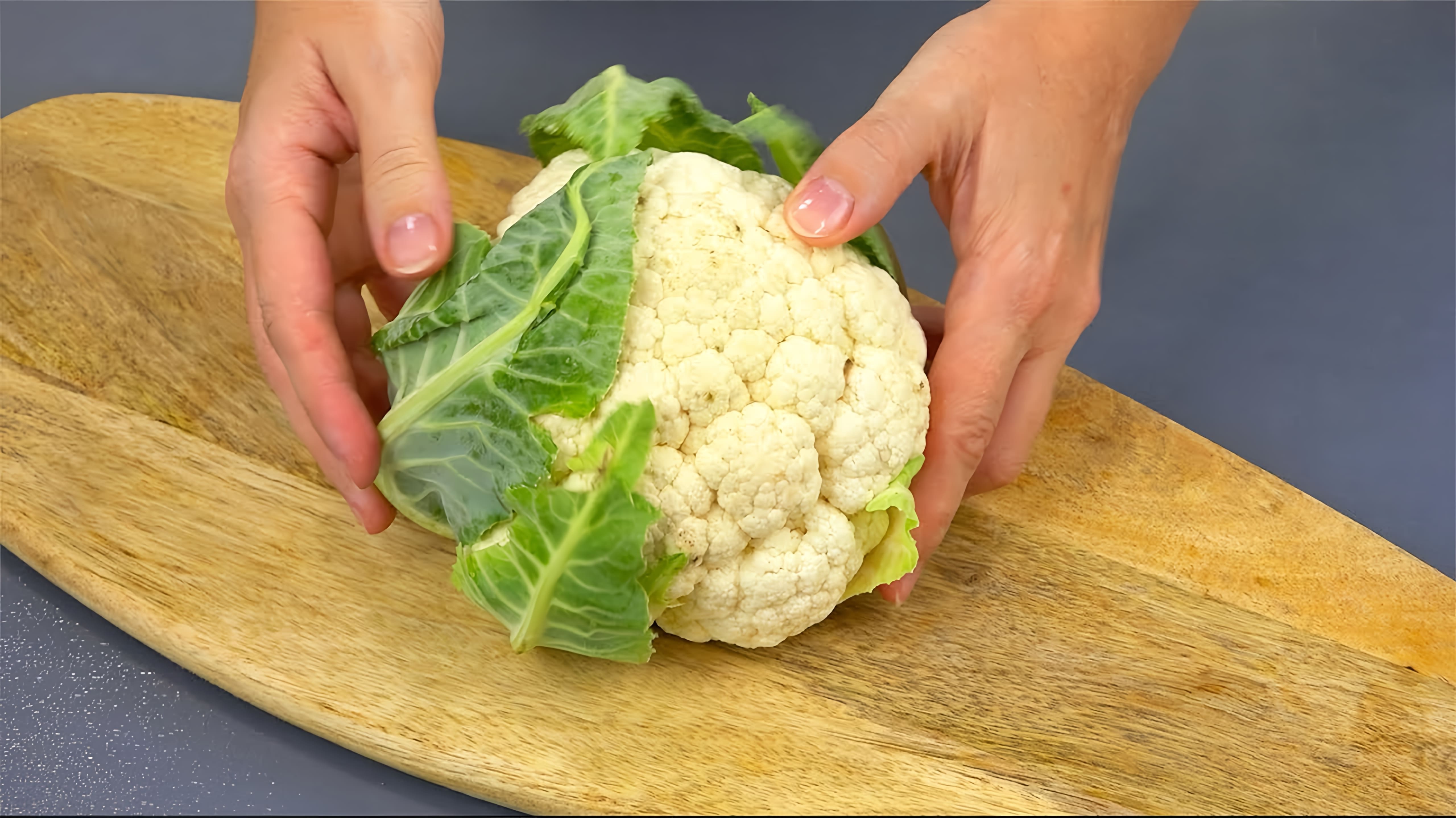 Видео 5 рецептов приготовления разноцветной капусты различными способами - маринованной капусты, капустного салата, жареной с курицей и капустой, "чего-то" из капусты (зрители не могут определить блюдо) и капусты в тесте и жареной