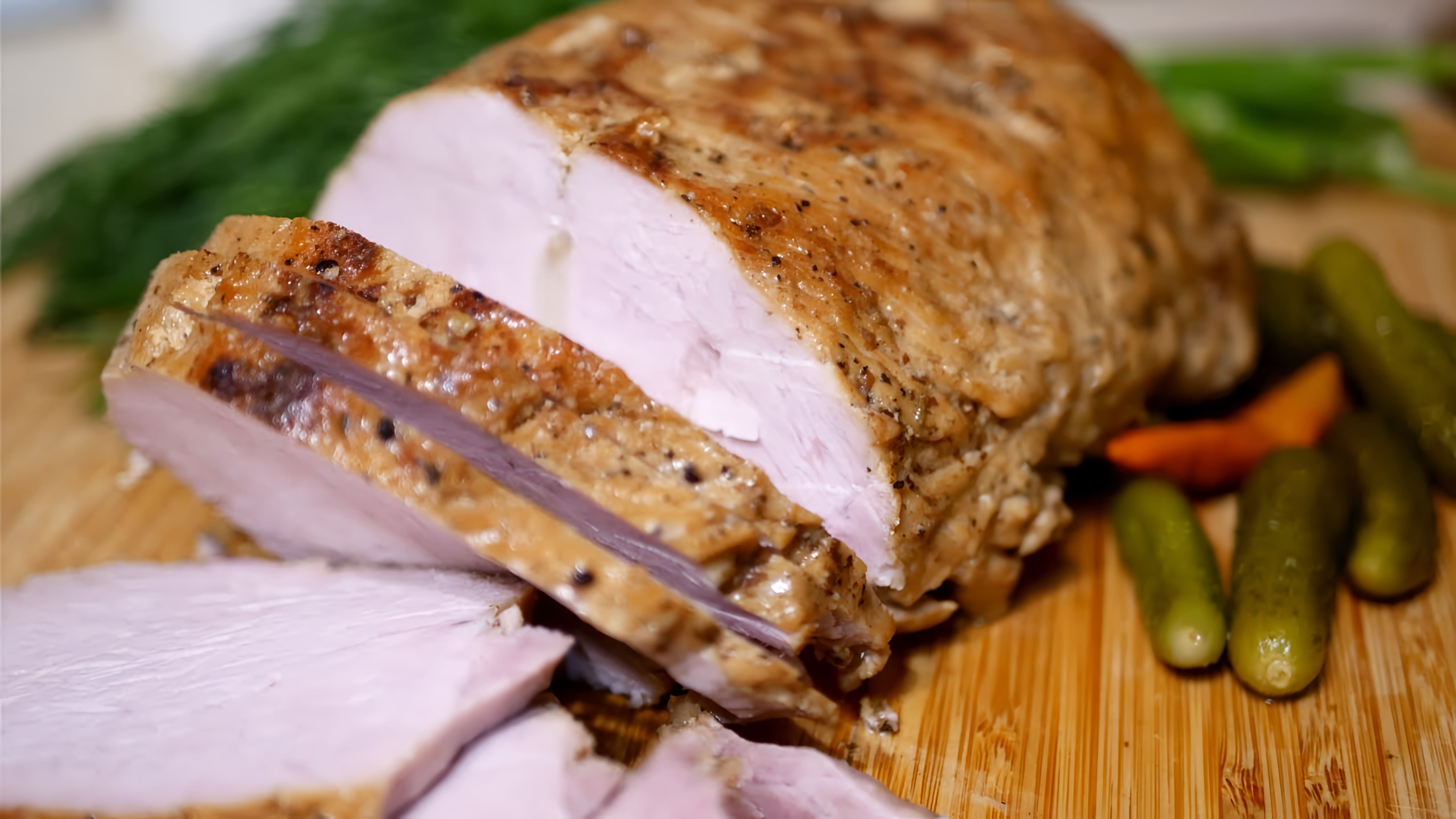 В этом видео демонстрируется рецепт приготовления сочной и ароматной свинины без использования духовки