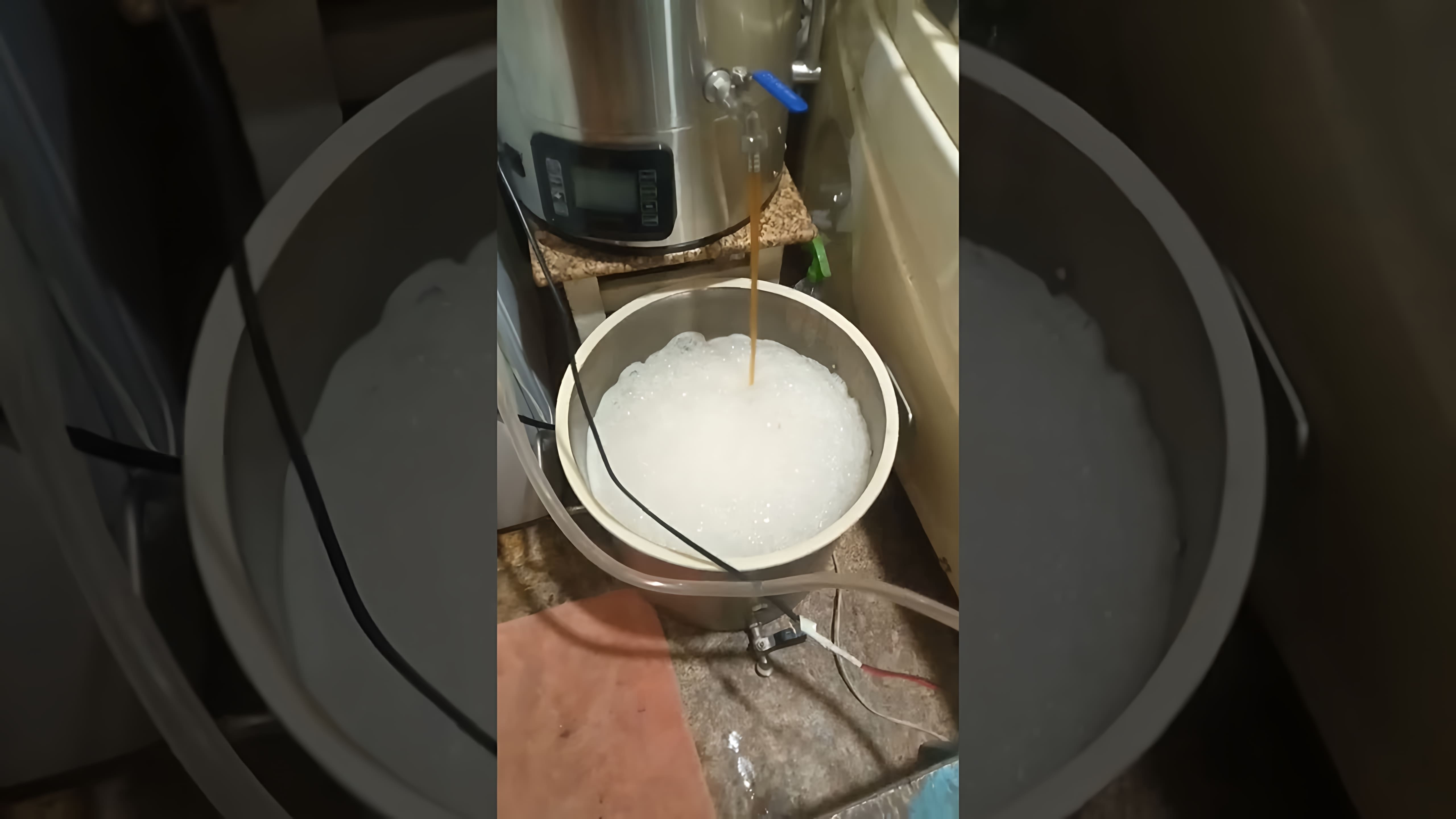 В этом видео-ролике рассказывается о том, как работает автоматическая пивоварня IBreu