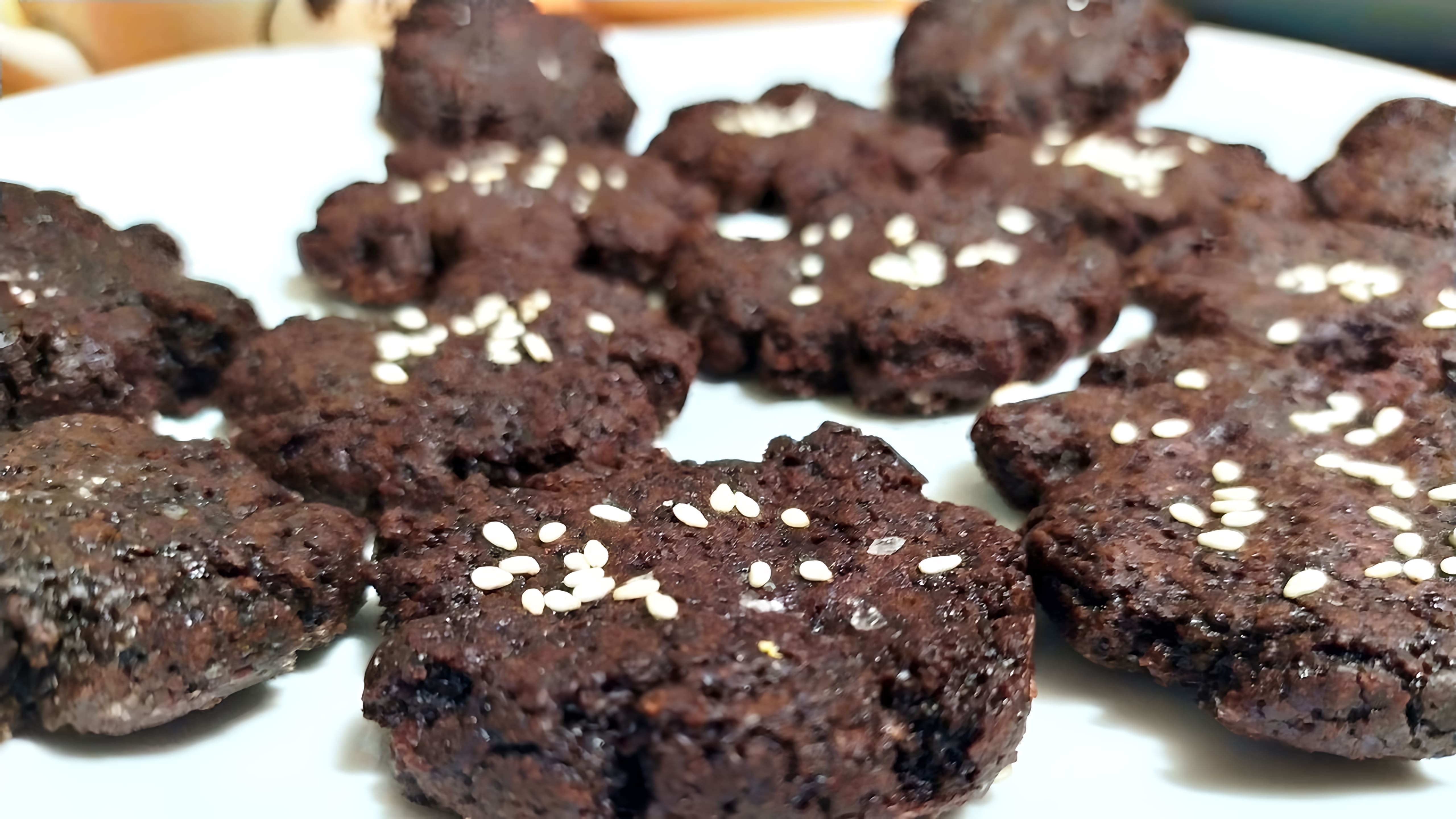 В этом видео демонстрируется процесс приготовления нежного шоколадного печенья в мультиварке или духовке