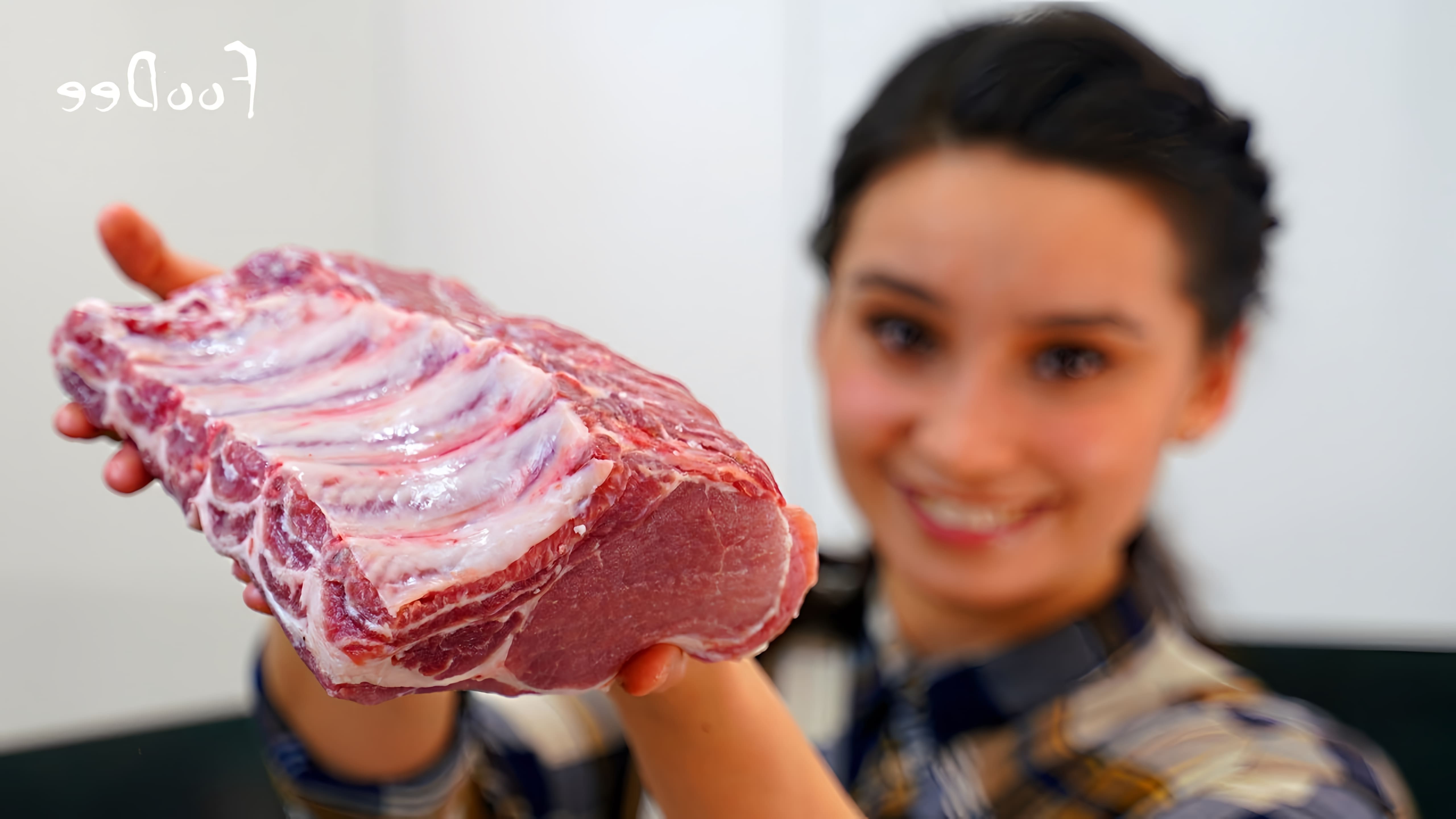 Видео как приготовить вкусный запеченный свино́й окоро́к в духовке