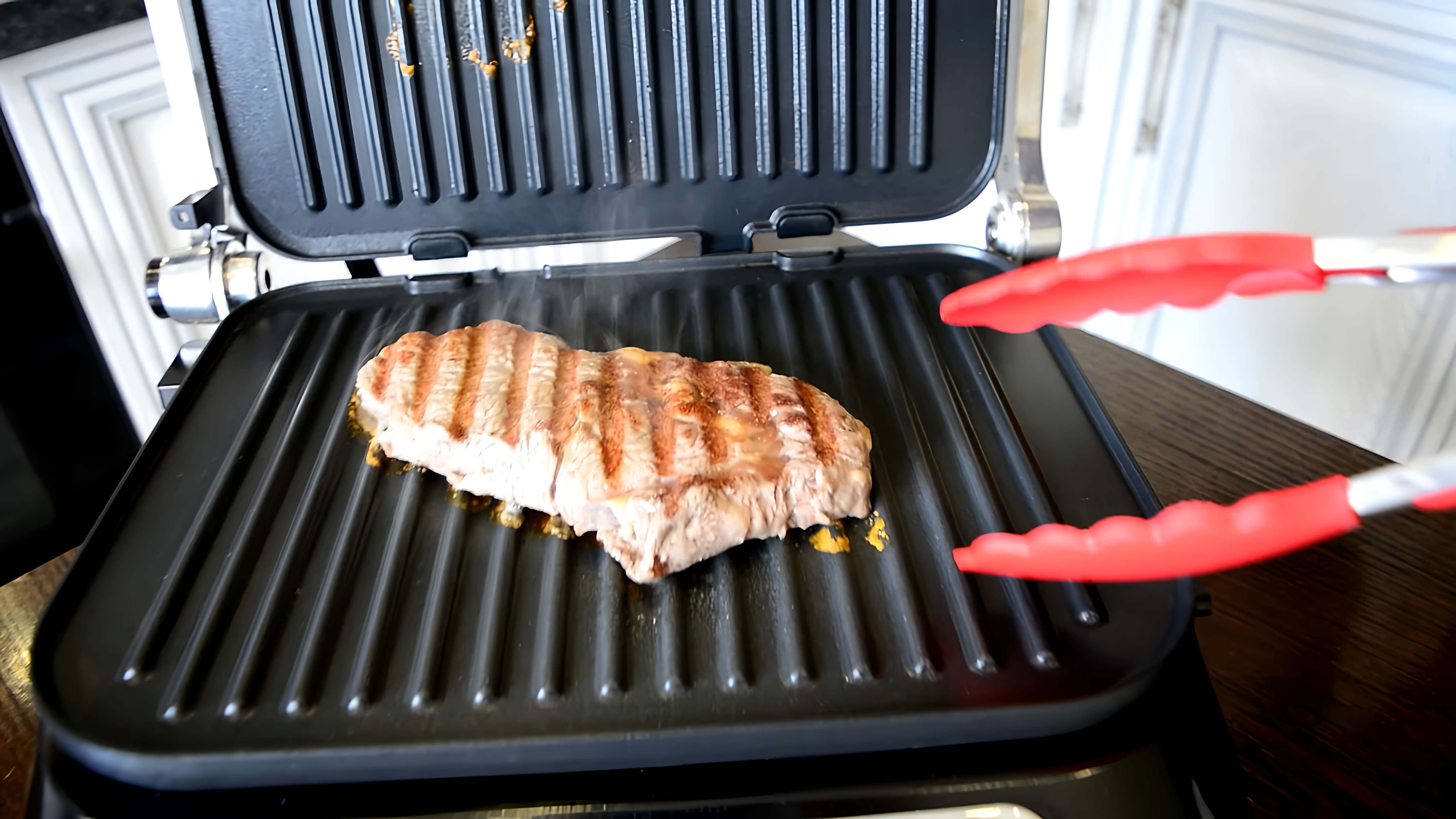 В данном видео демонстрируется процесс приготовления стейка на гриле Redmond SteakMaster RGM-M805