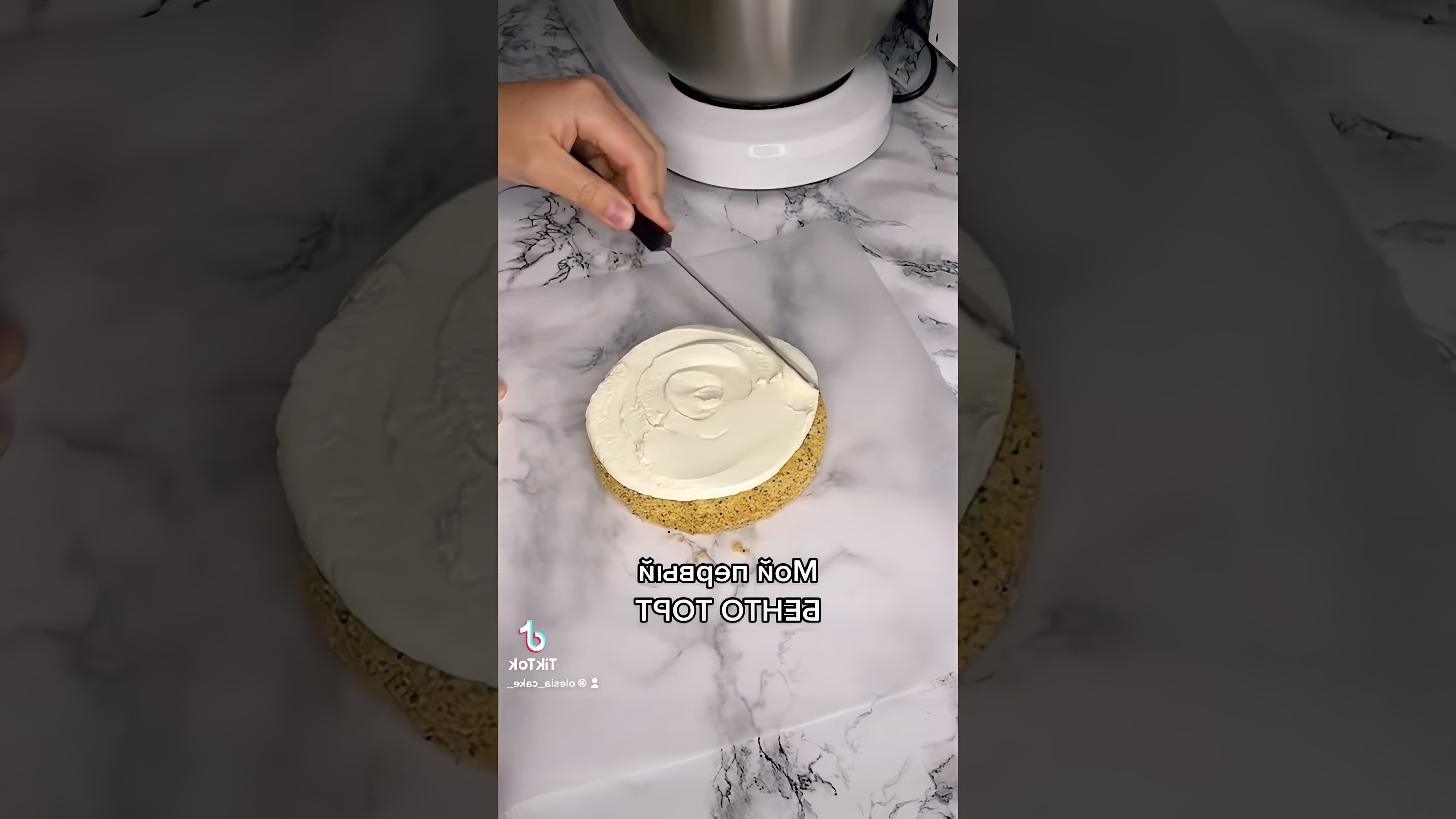 В этом видео девушка рассказывает о своем опыте приготовления бенто торта