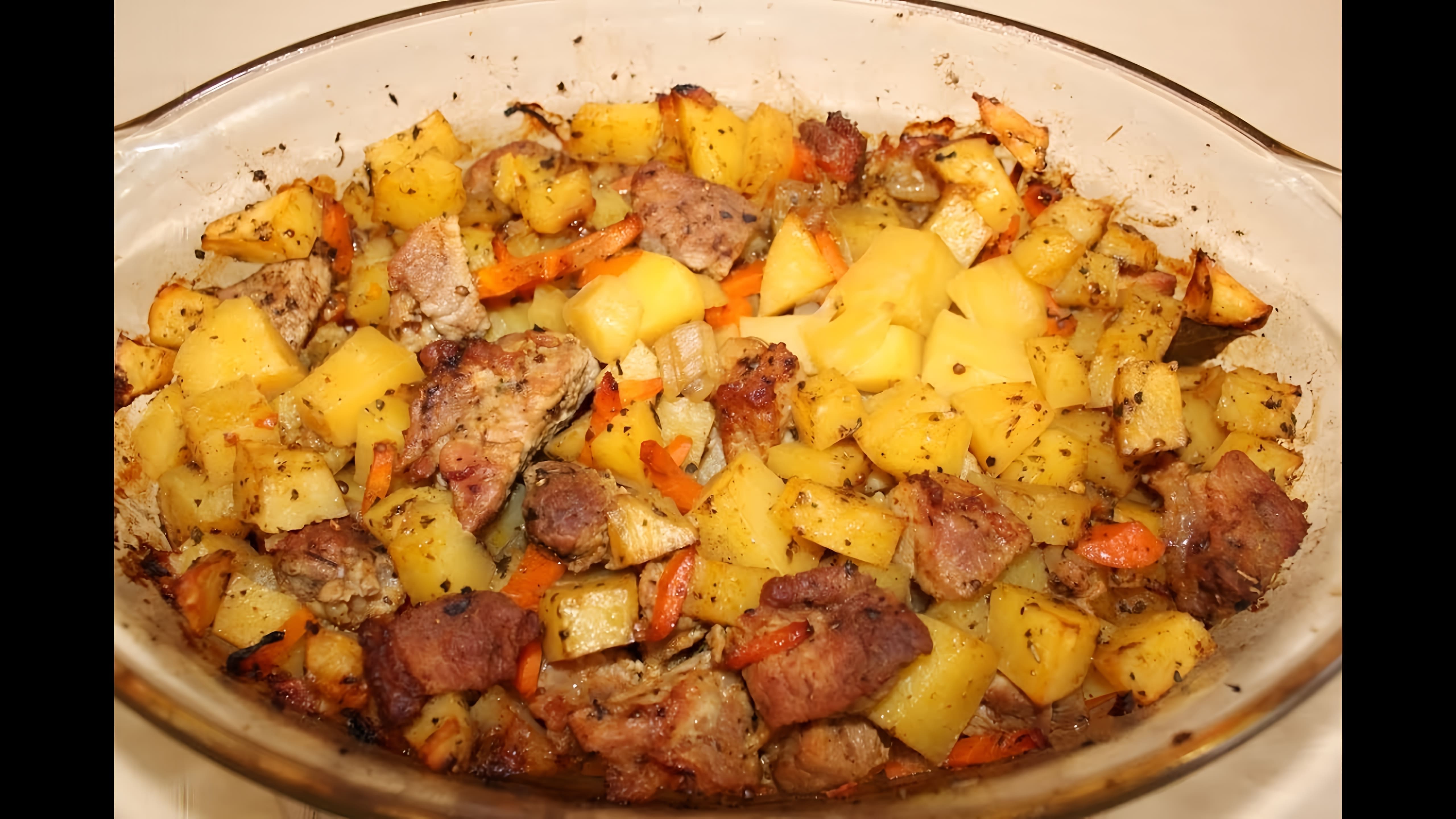 В этом видео-ролике будет показан простой и вкусный рецепт приготовления картофеля с мясом в духовке