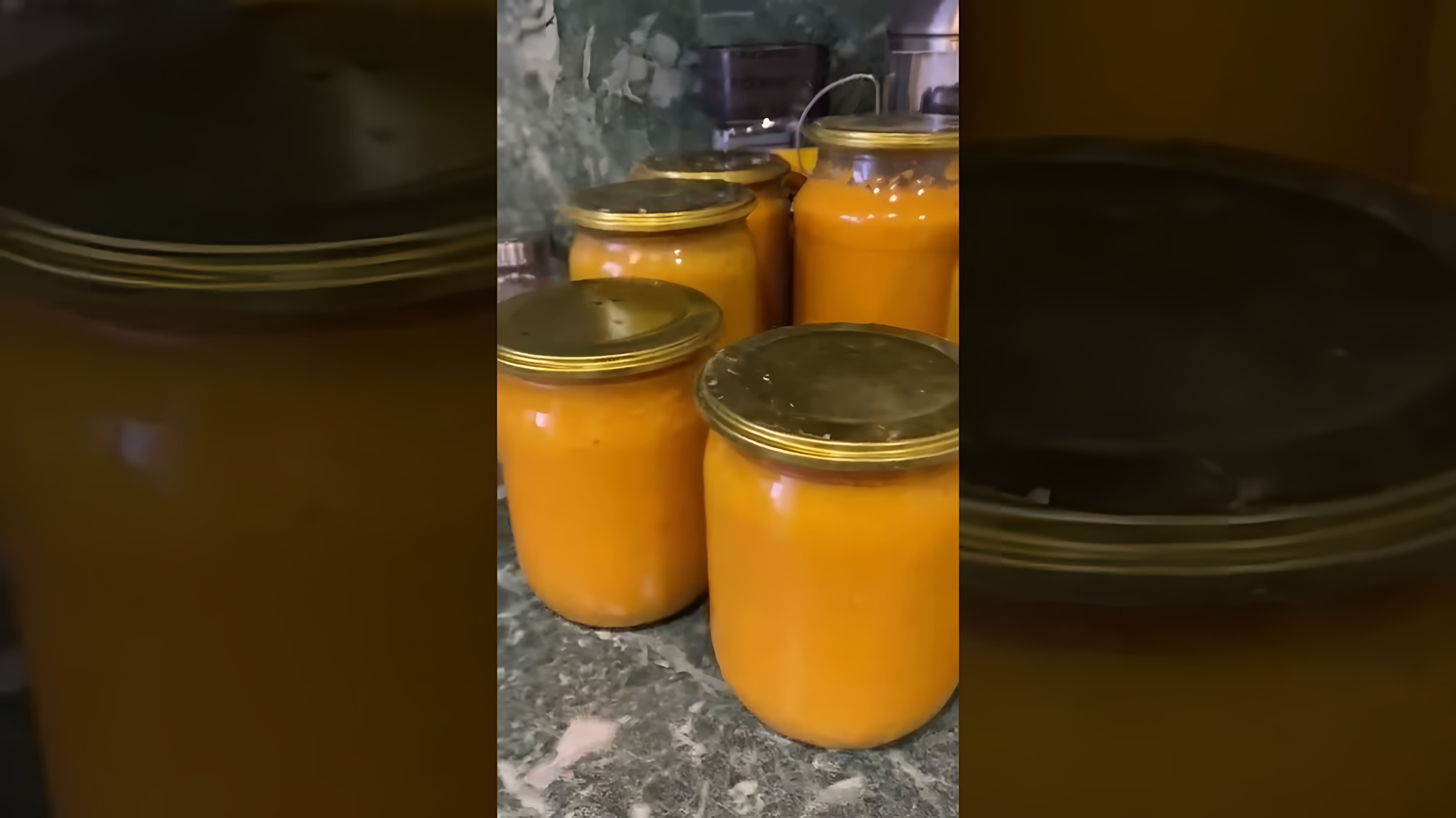 В этом видео демонстрируется процесс приготовления кабачковой икры по ГОСТУ СССР