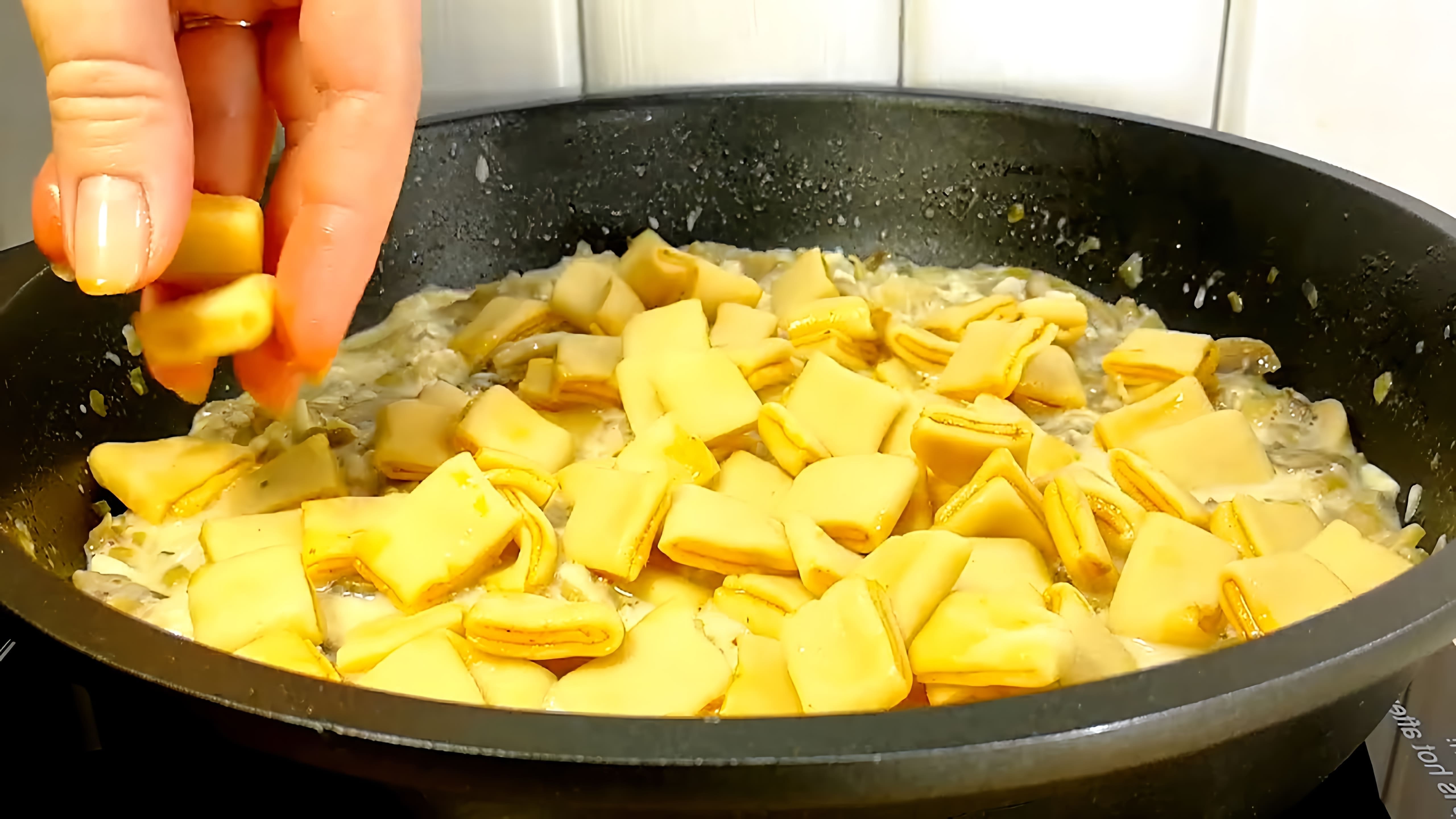 В этом видео демонстрируется процесс приготовления необычного горячего блюда без мяса