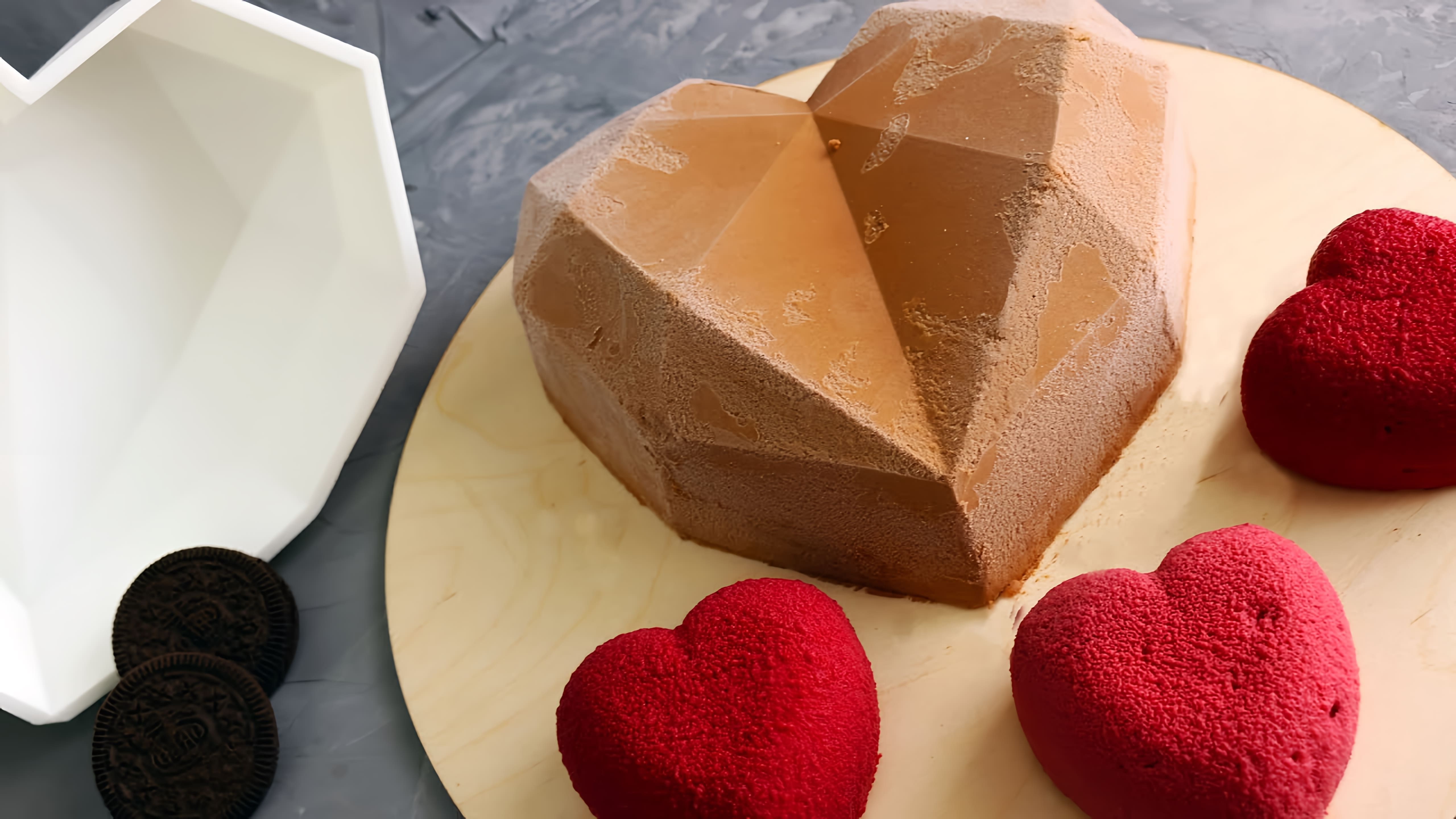 В этом видео демонстрируется процесс приготовления шоколадного муссового торта с "OREO" и ванильной прослойкой
