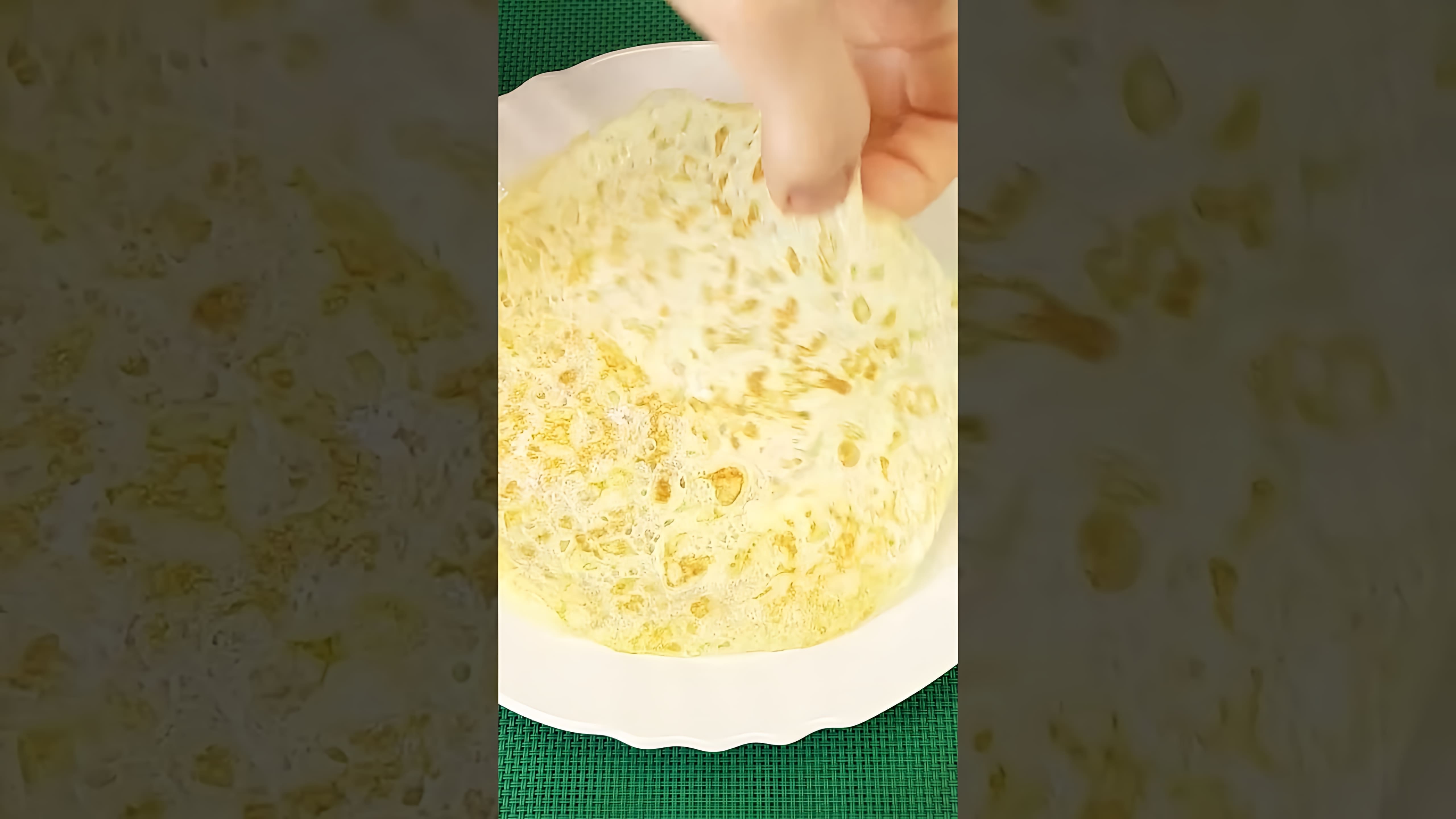 Яичные блинчики без муки - это идеальная основа для праздничной закуски! В этом видео-ролике вы увидите, как приготовить вкусные и нежные блинчики из яиц без использования муки