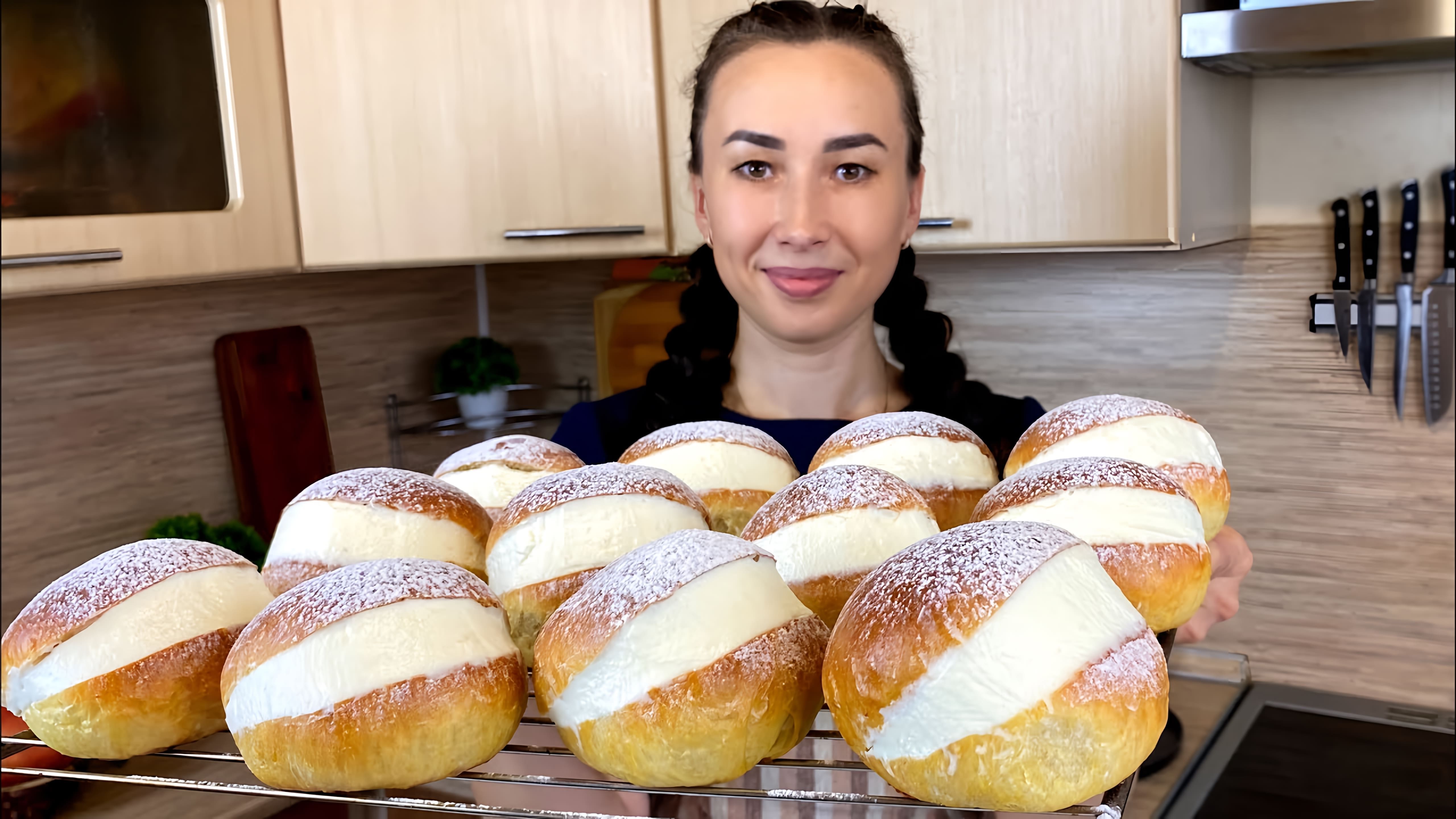В этом видео демонстрируется процесс приготовления невероятно вкусных и воздушных булочек Маритоцци