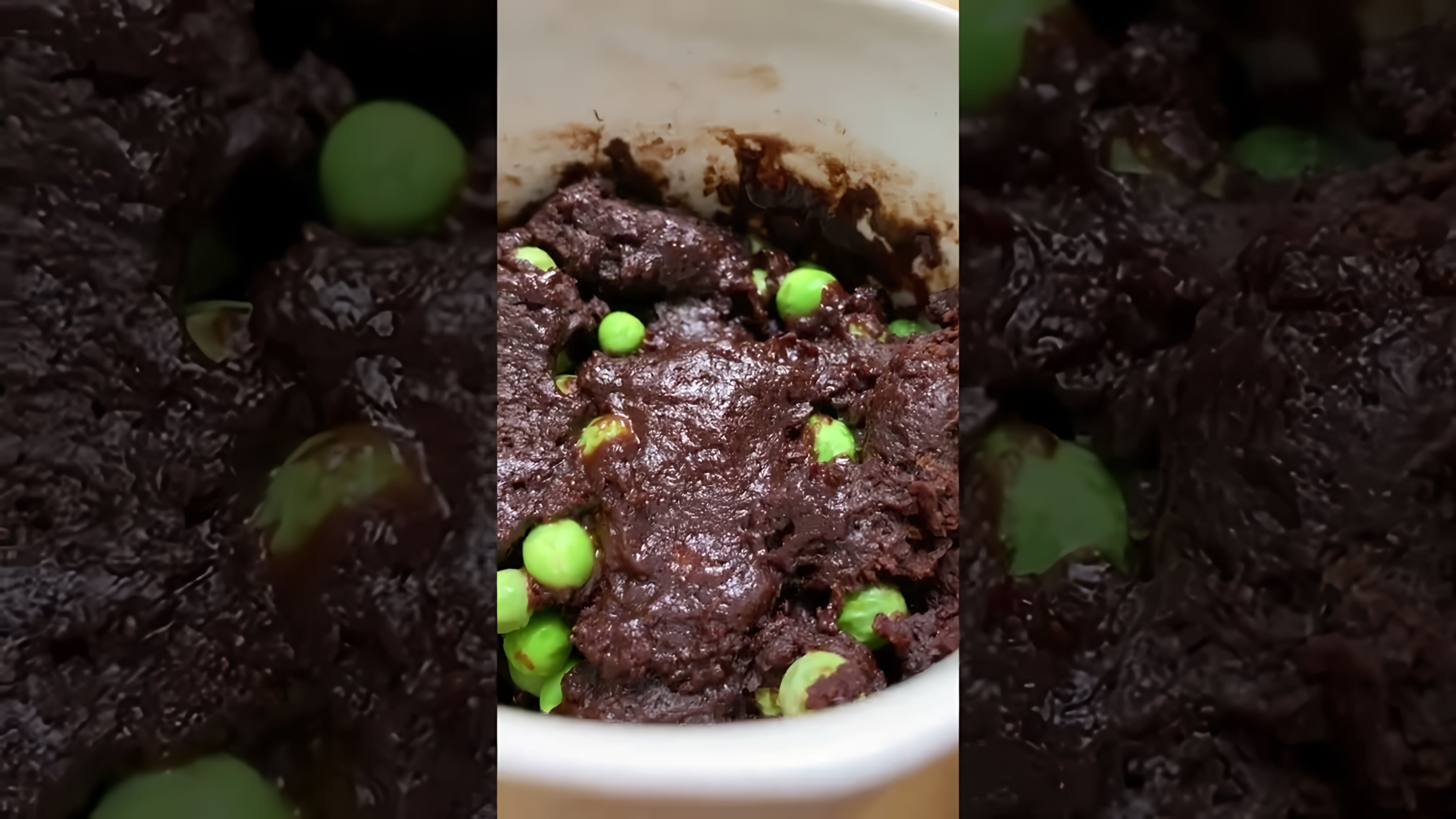 В этом видео демонстрируется быстрый и простой рецепт приготовления шоколадного брауни