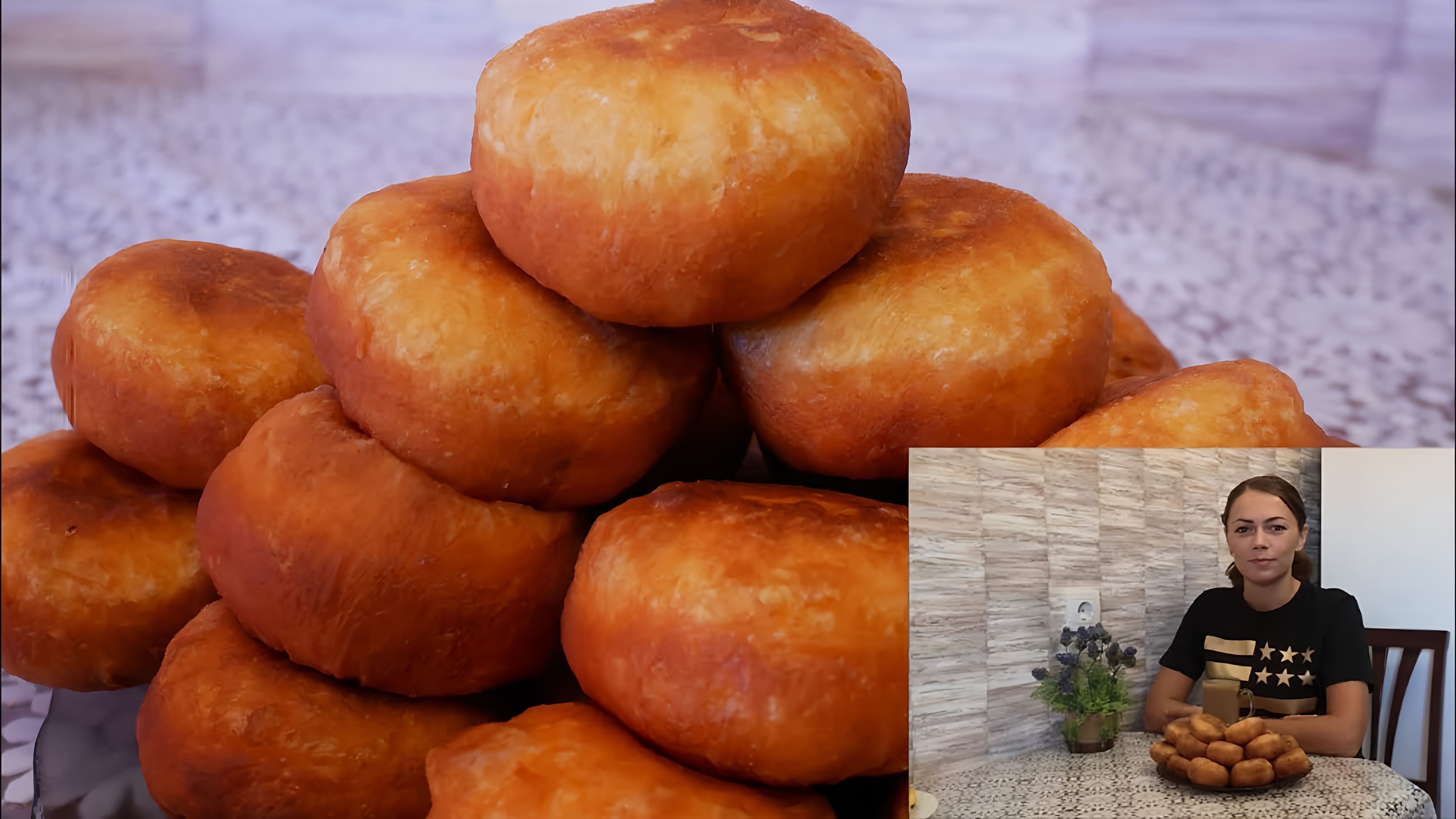 В этом видео демонстрируется процесс приготовления дрожжевых пирожков с капустой на кефире