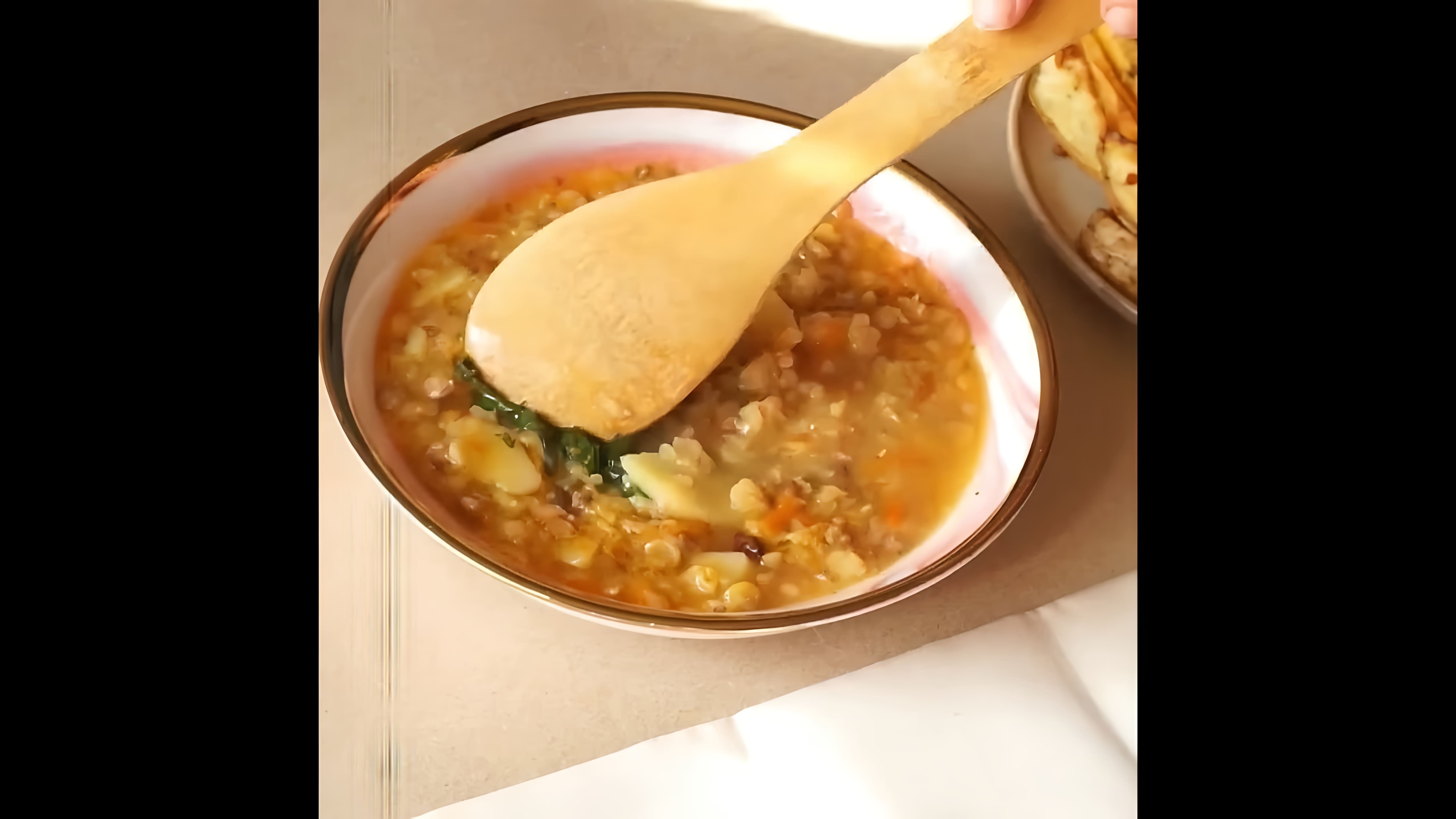 В этом видео-ролике вы увидите, как приготовить вкусный и сытный гороховый суп с фаршем