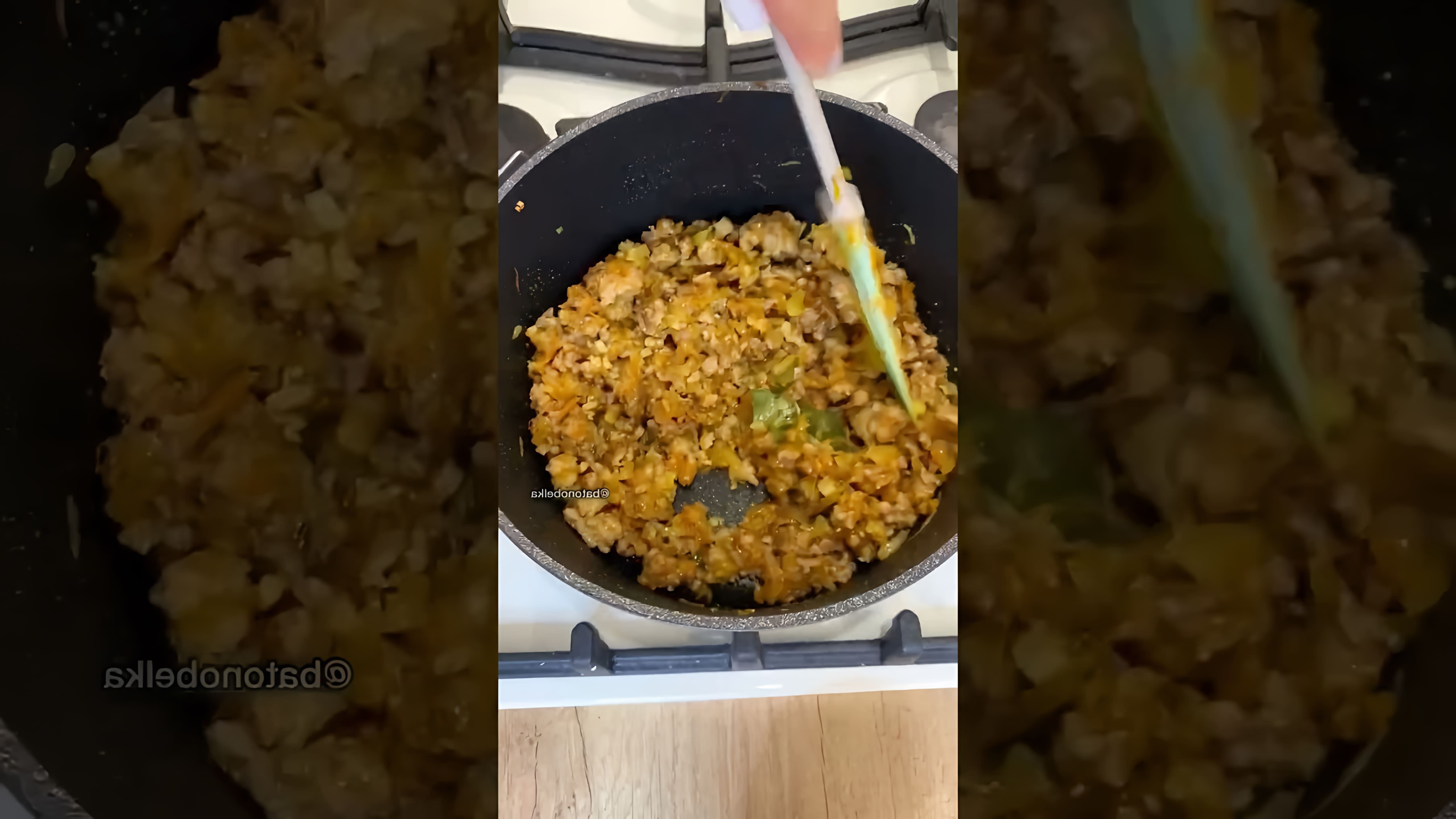 В этом видео демонстрируется процесс приготовления вкусного и оригинального супа