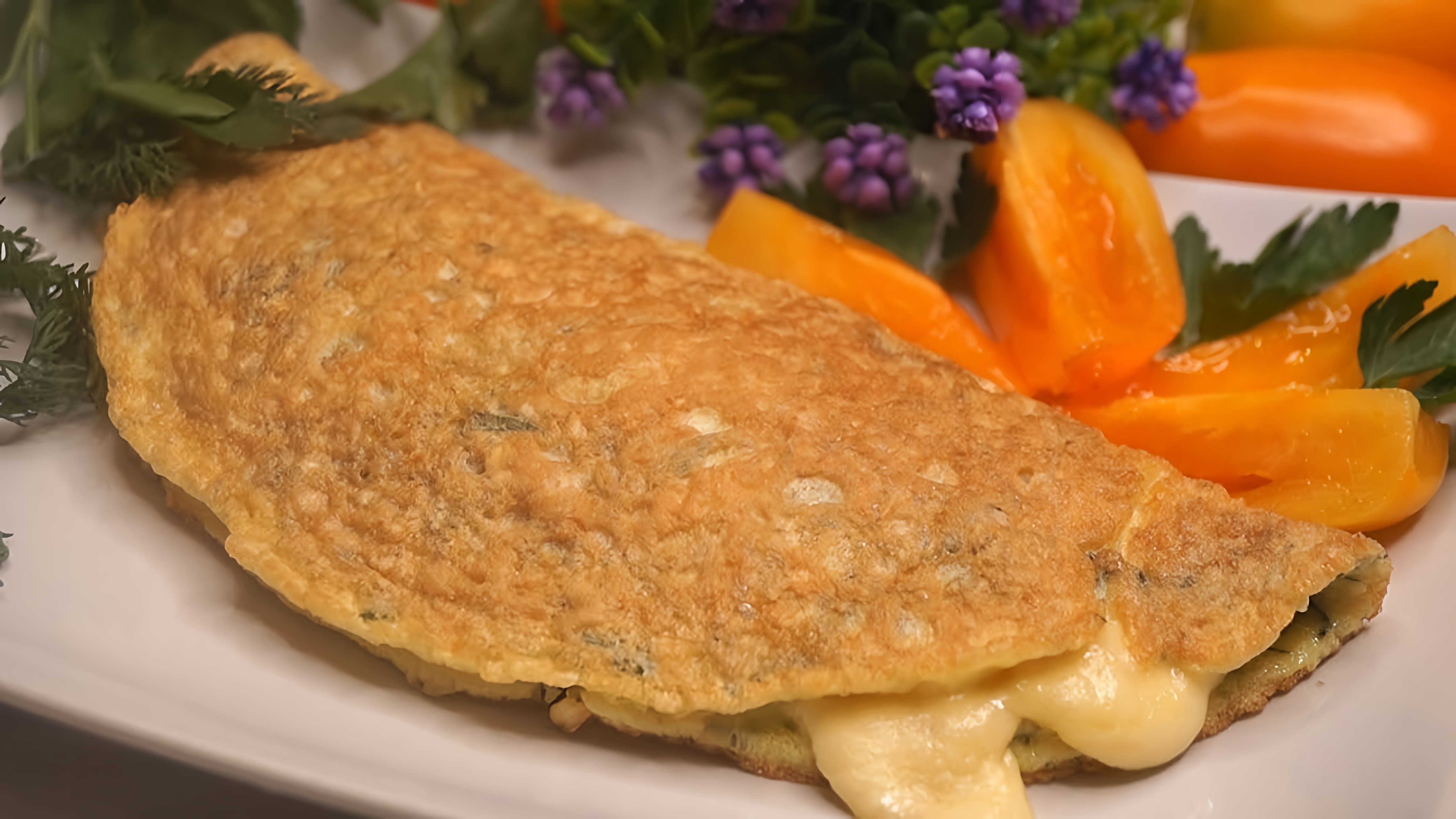 В этом видео демонстрируется рецепт приготовления овсяного блина на завтрак с сыром