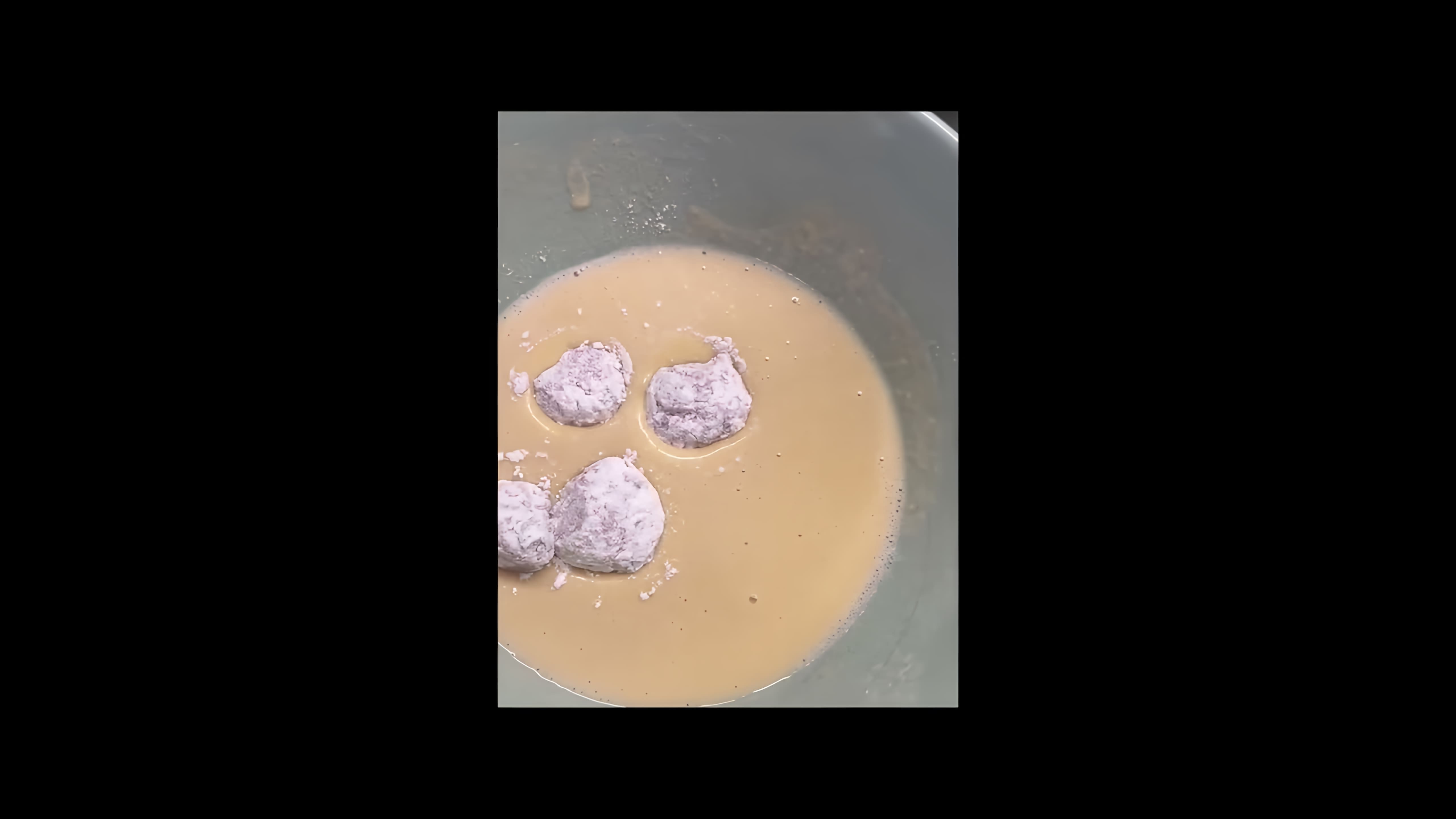 В этом видео демонстрируется рецепт ленивых пельменей без глютена, яиц и молока