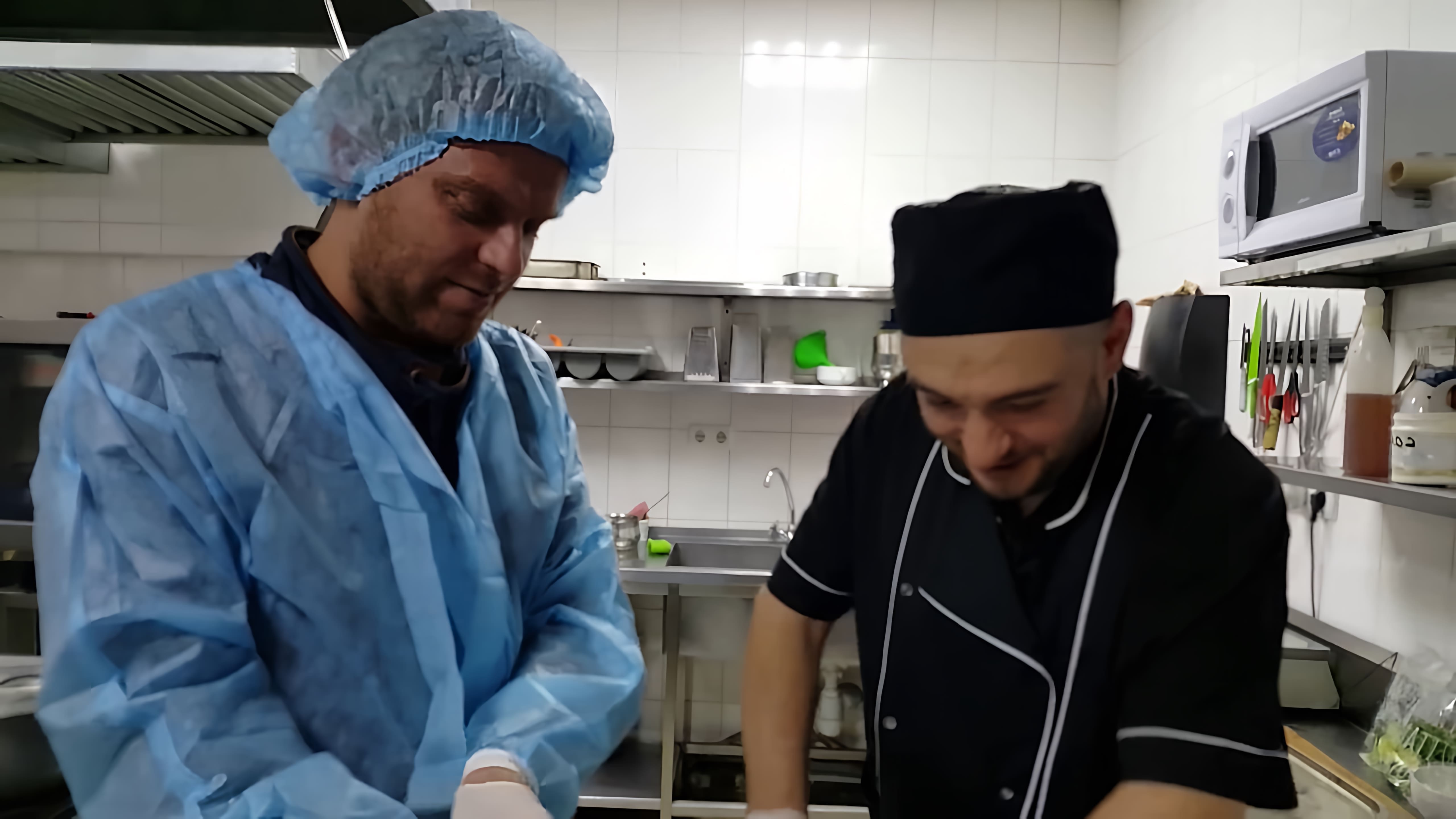 В данном видео-ролике будет представлен мастер-класс по приготовлению хачапури по-аджарски от грузинского шеф-повара в ресторане "Кахети"