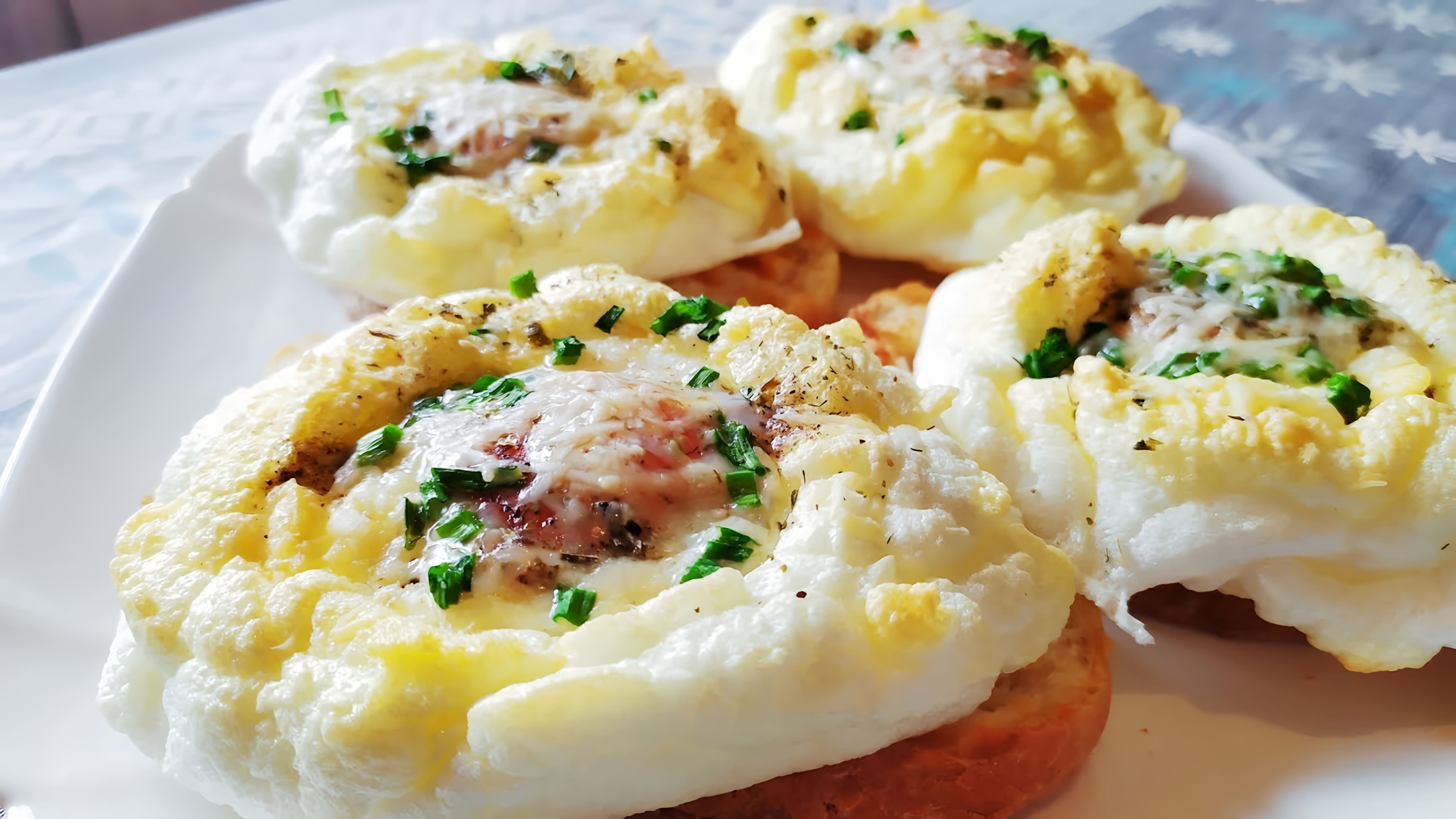 В этом видео демонстрируется рецепт приготовления изысканной французской яичницы "Яйца Орсини"