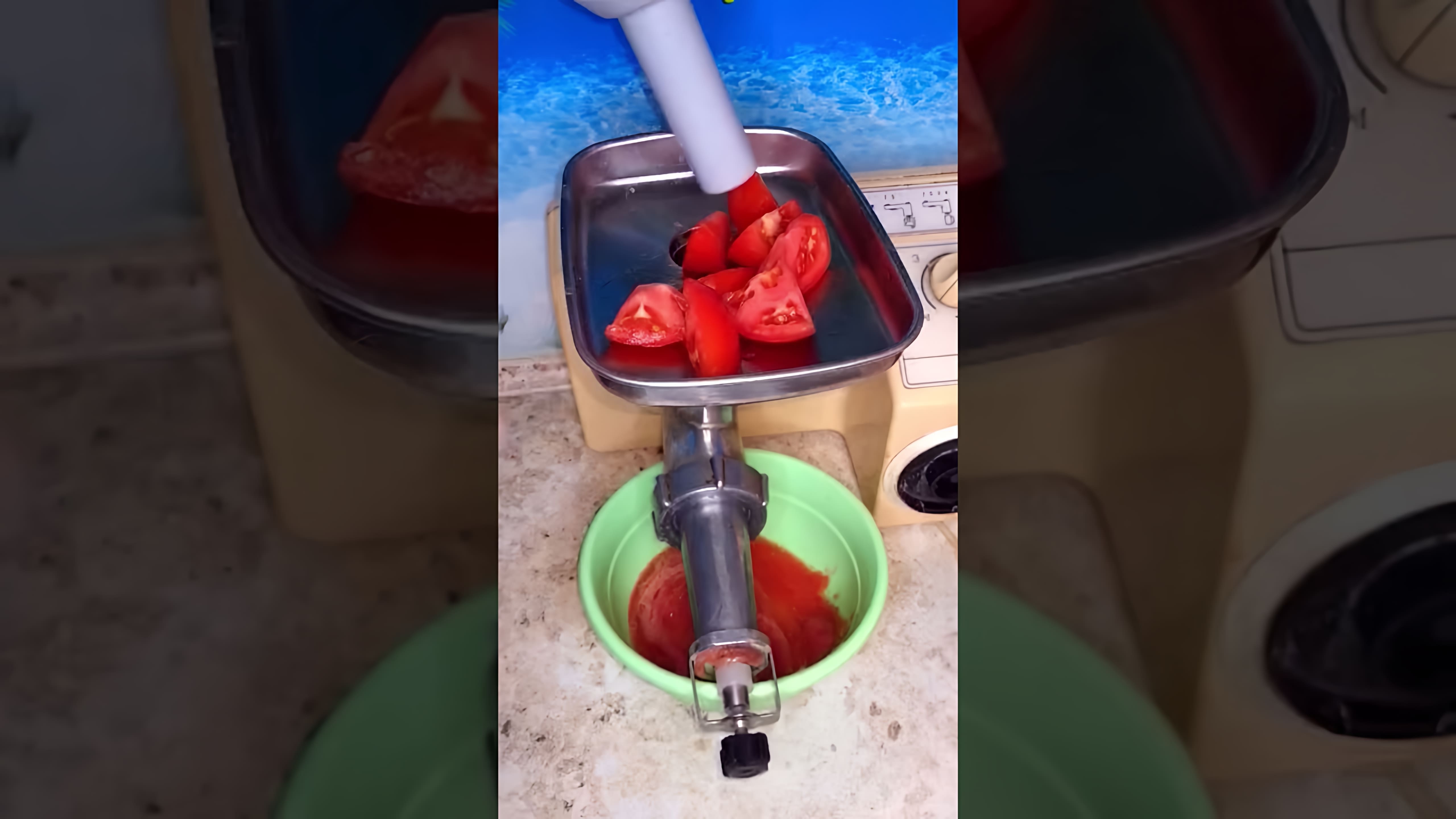В этом видео-ролике вы увидите, как приготовить самые вкусные помидоры в собственном соку