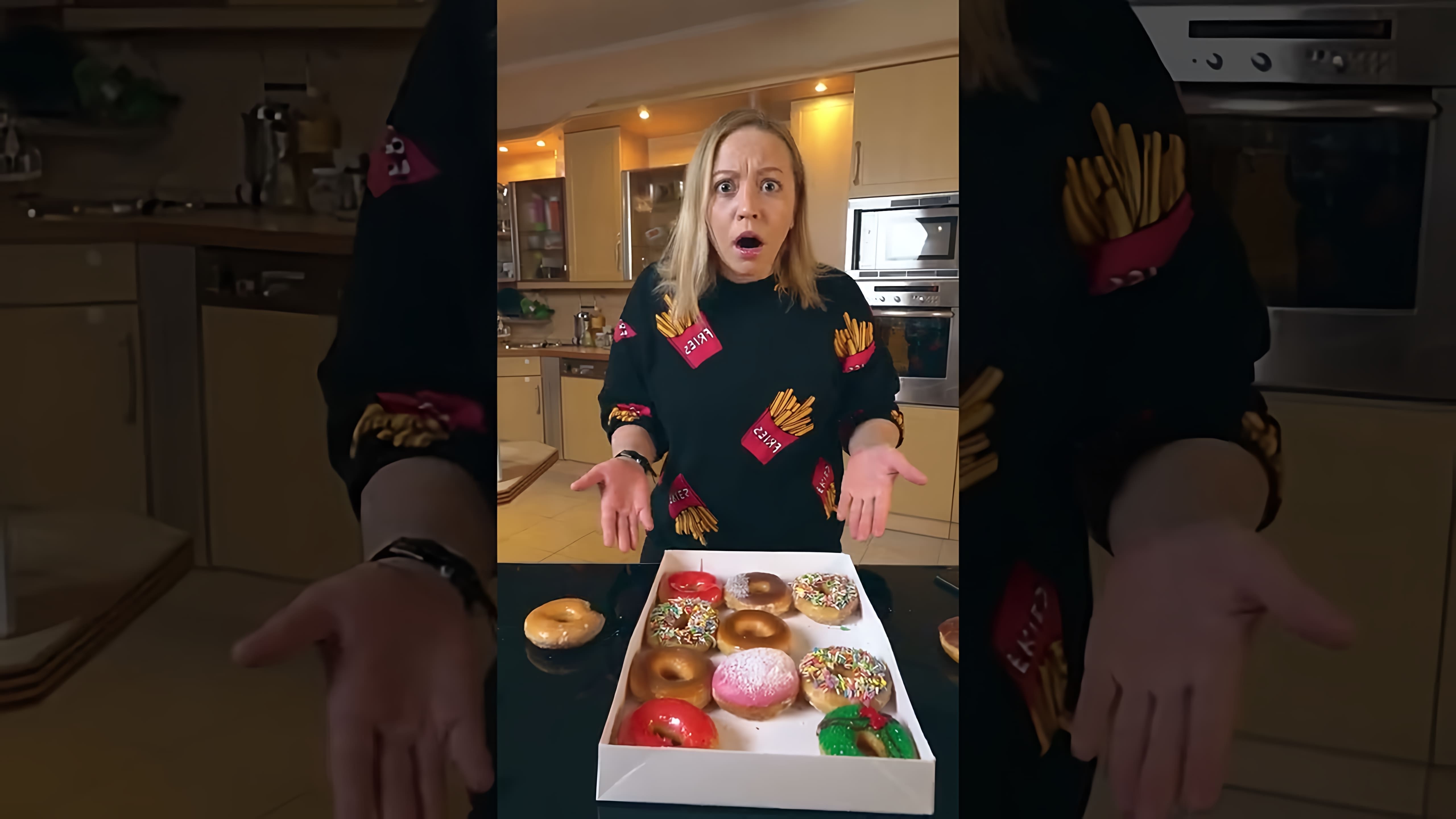 В этом видео-ролике мы покажем, как приготовить легендарные пончики Krispy Kreme, используя секретный рецепт американских пончиков