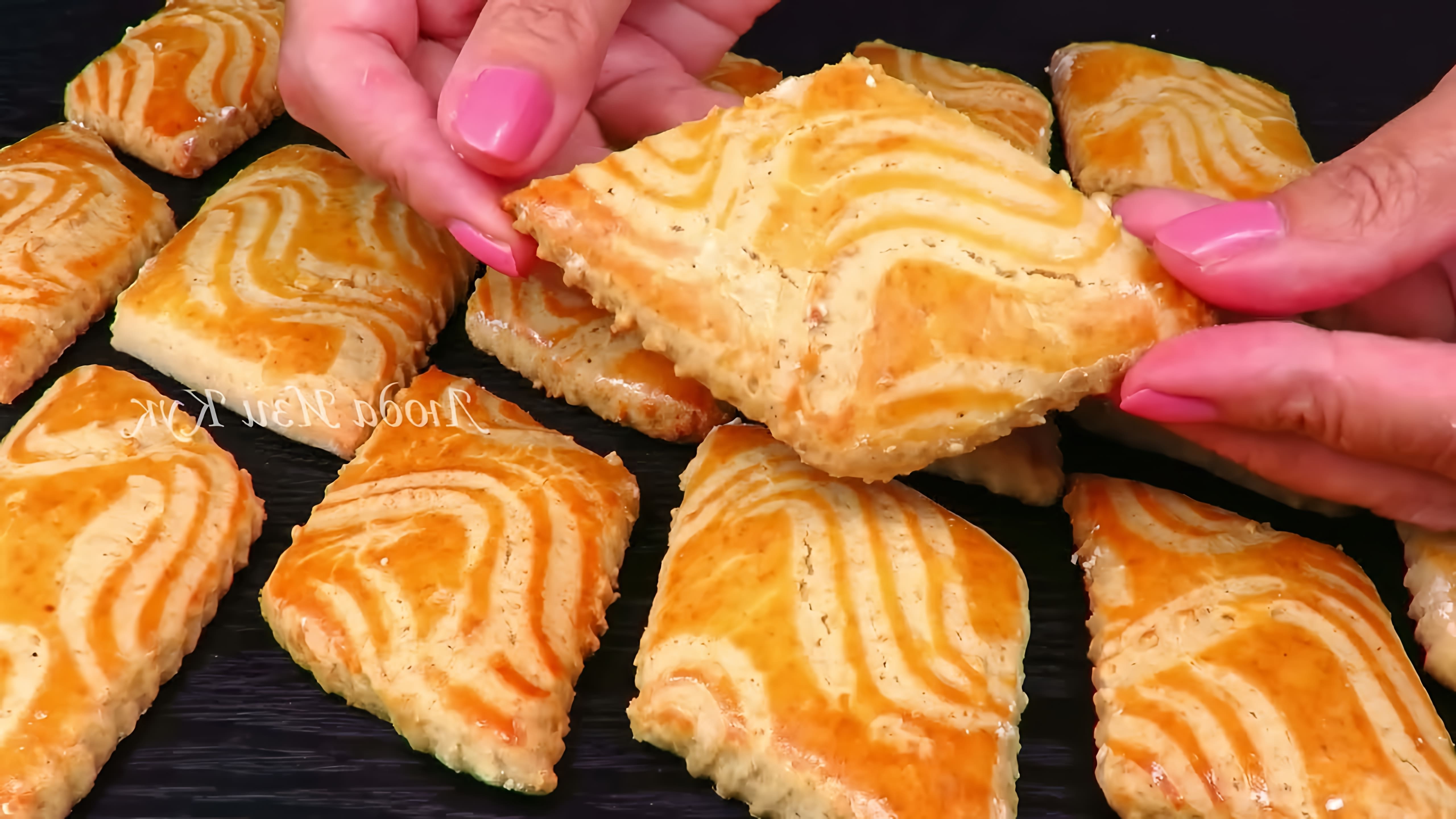 В этом видео ЛюдаИзиКук показывает, как приготовить медовое печенье