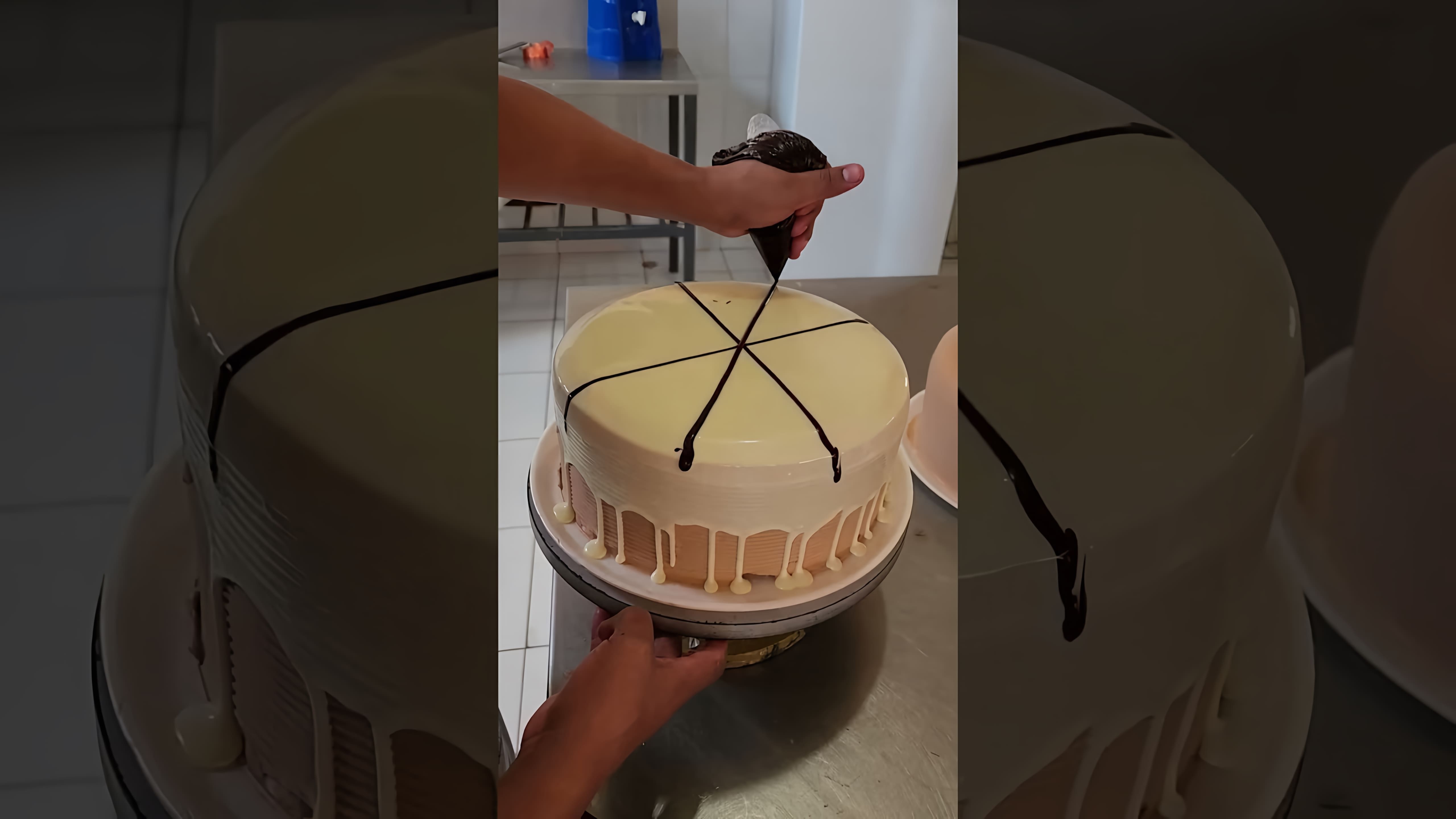 "Как украсить торт белым шоколадом" - это видео-ролик, который показывает, как создать красивый и вкусный торт с использованием белого шоколада