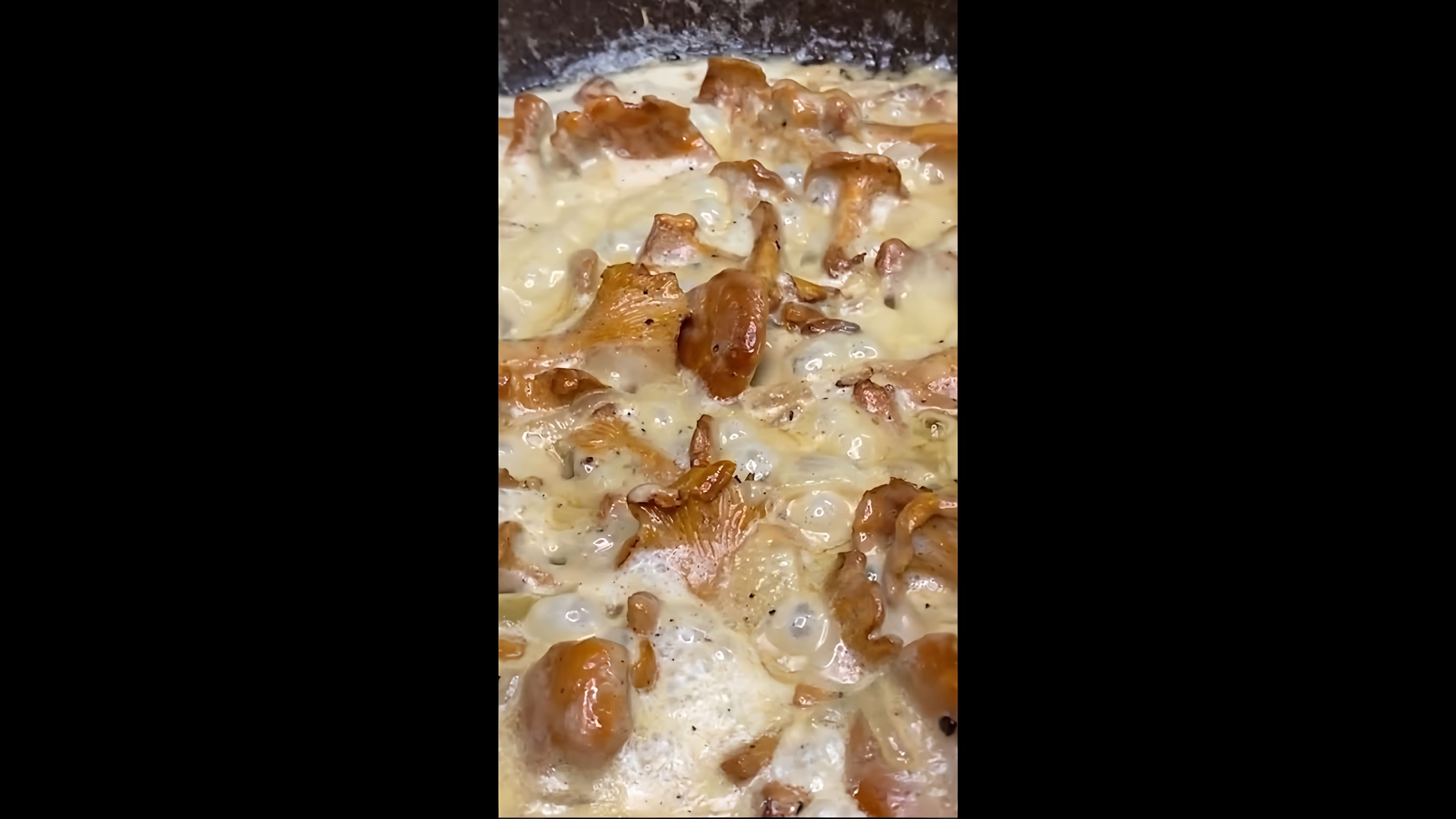 В этом видео-ролике вы увидите, как приготовить грибы жареные, используя лисички