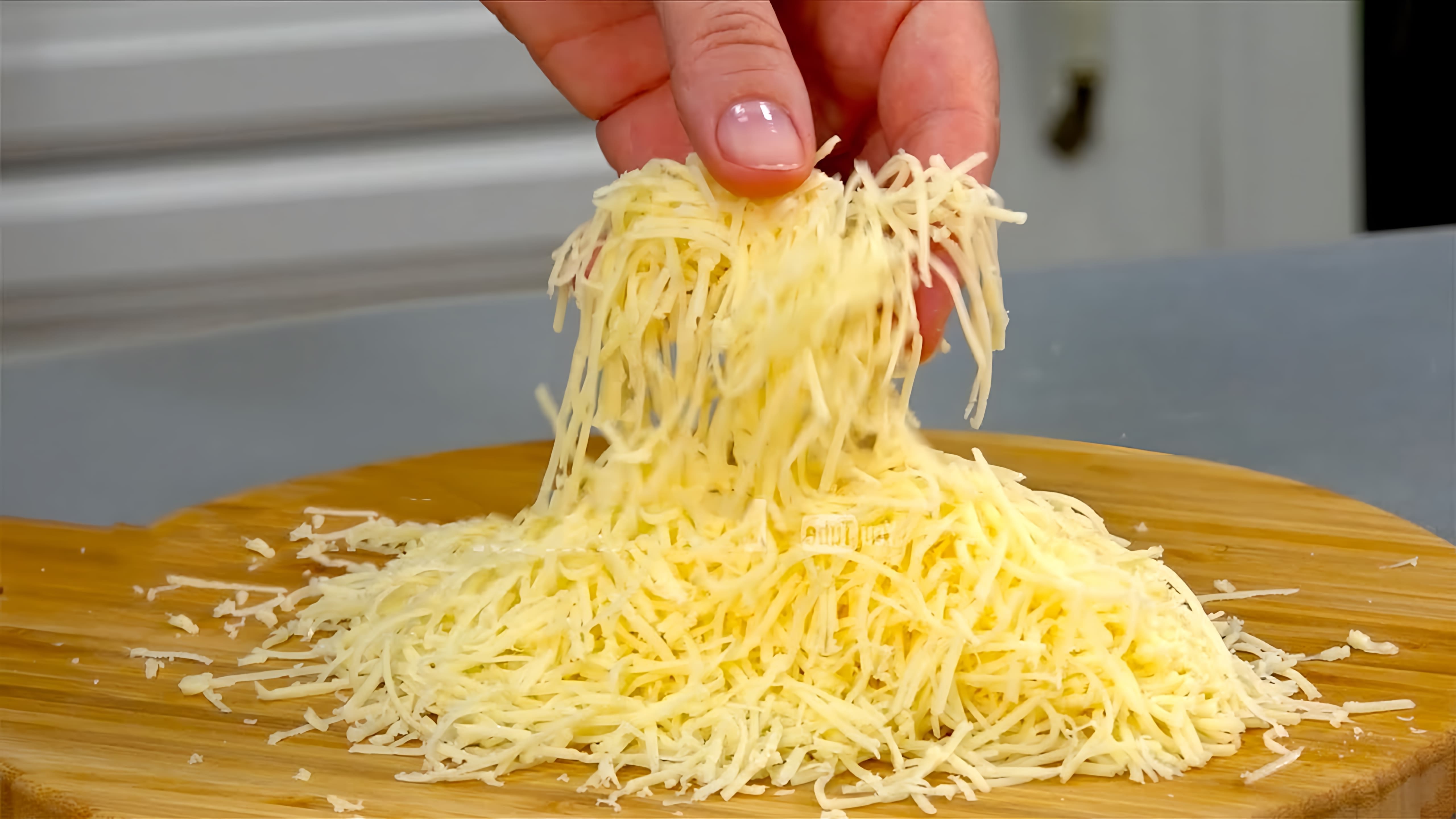 Видео рецепт сырного соуса, который подается с грибами или любым другим видом грибов