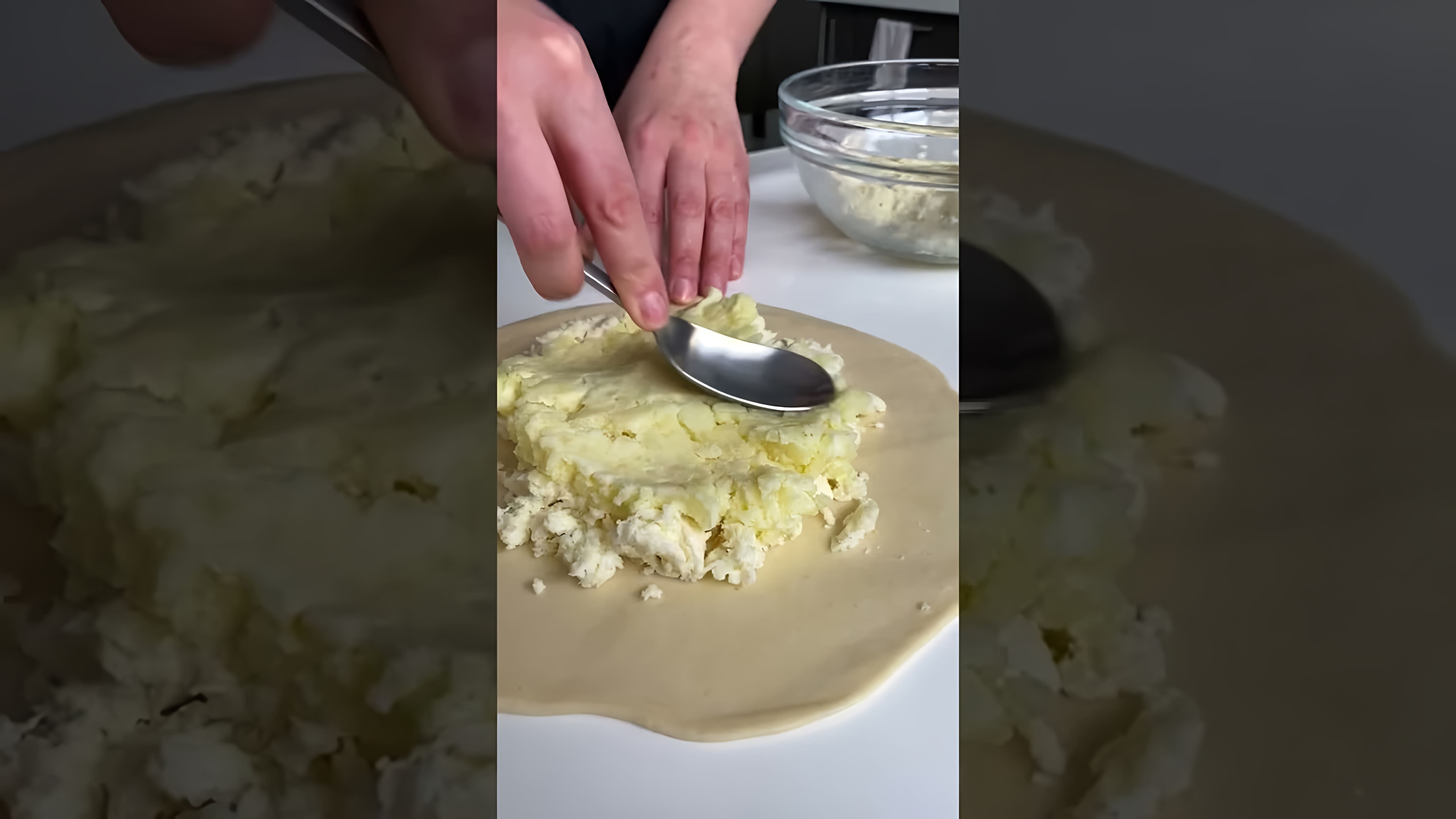 Очень простая лепешка с сыром и картофелем без духовки, на сковороде