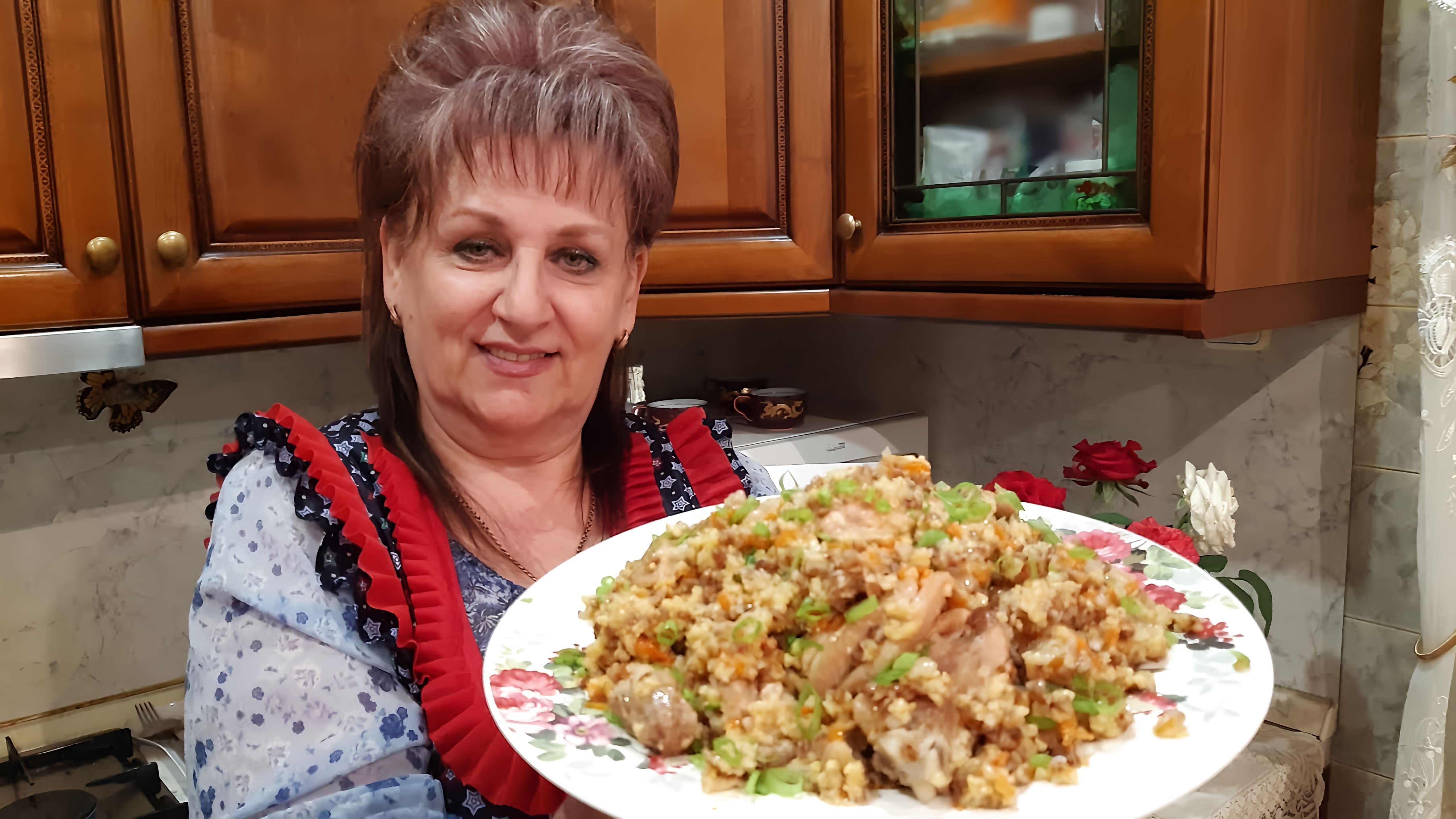 В этом видео демонстрируется процесс приготовления ужина из гречки и пшена