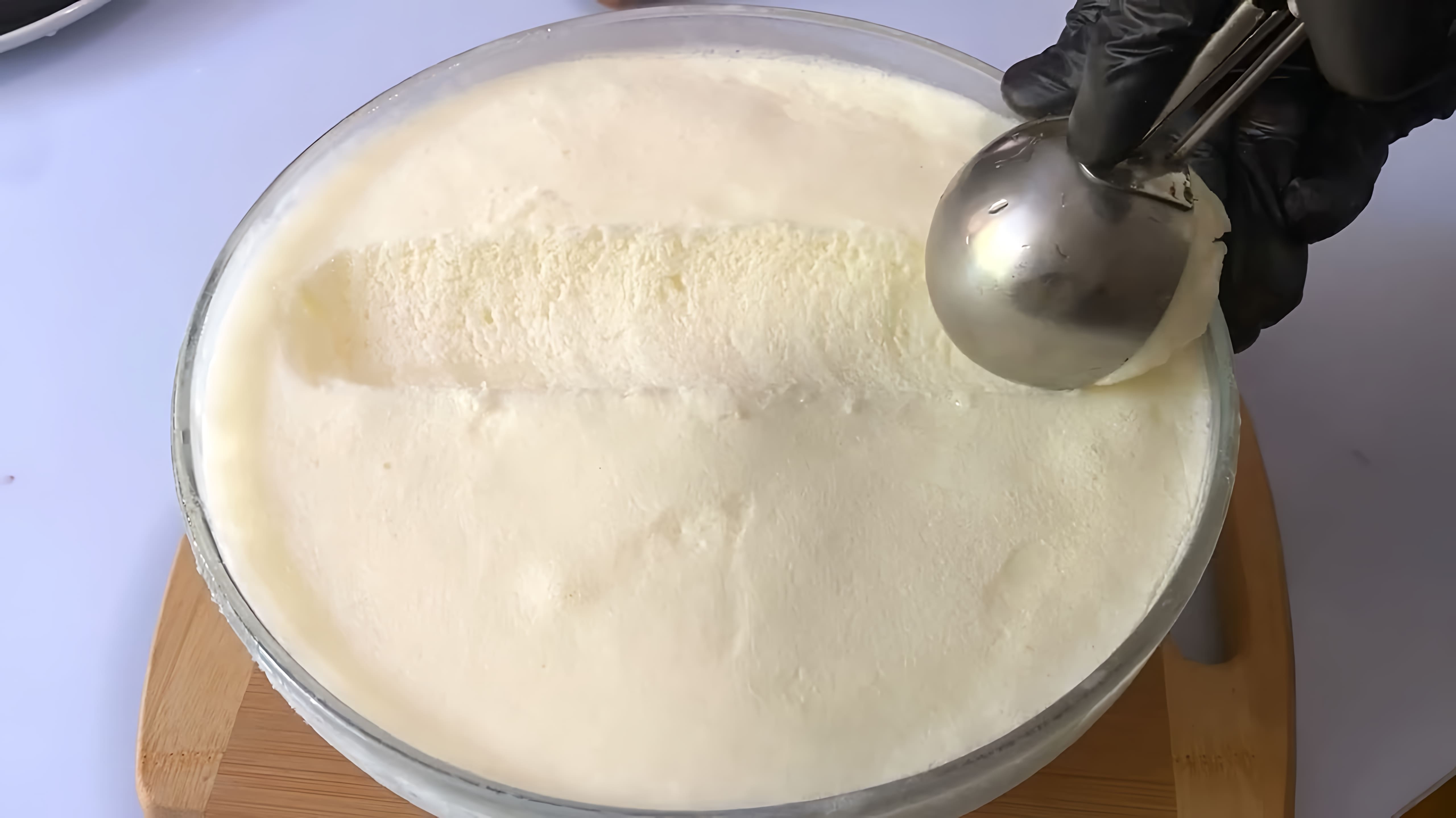 В этом видео-ролике рассказывается о том, как приготовить домашнее мороженое из сухого молока