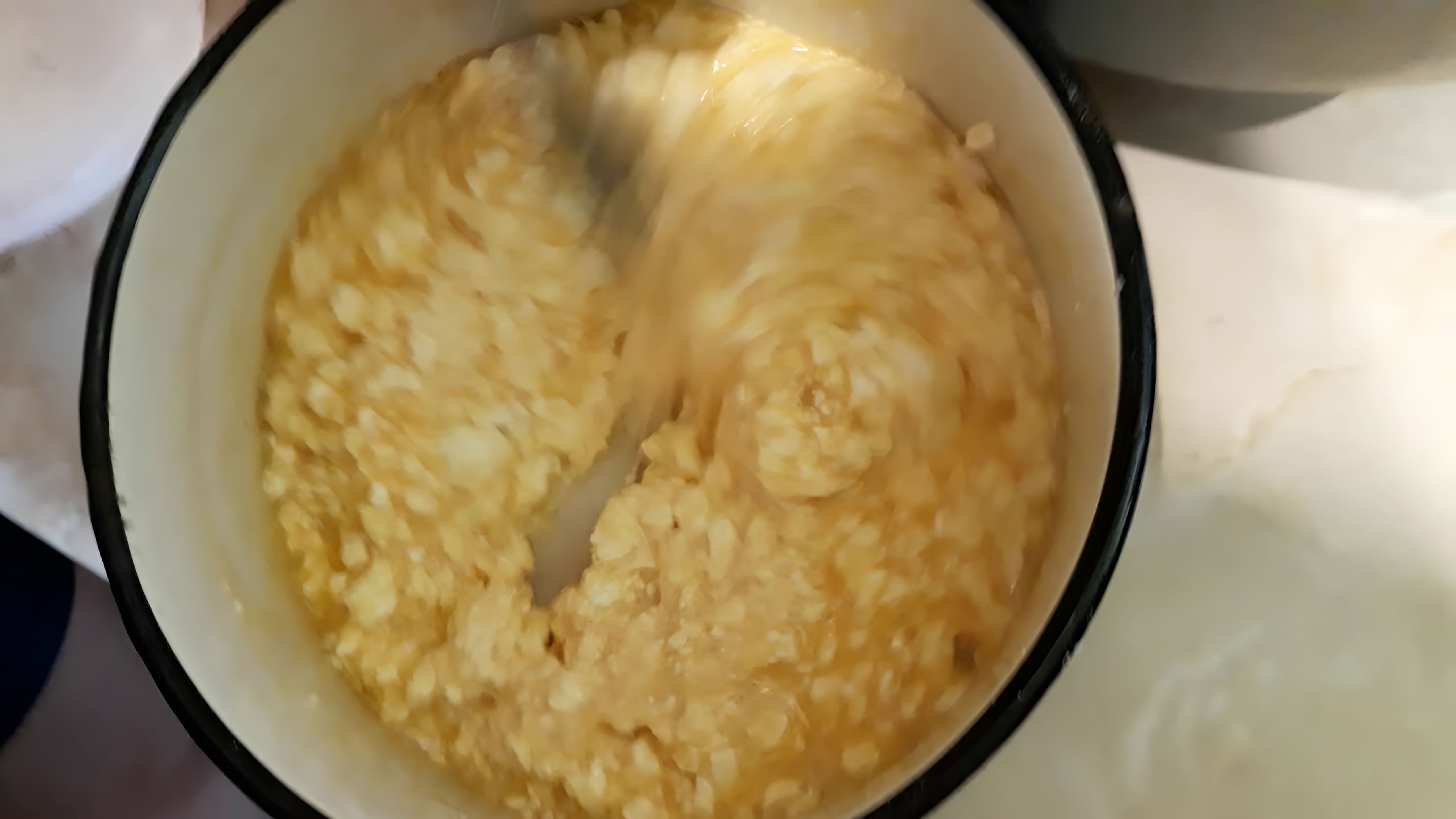 В этом видео демонстрируется процесс приготовления запеканки в хлебопечке