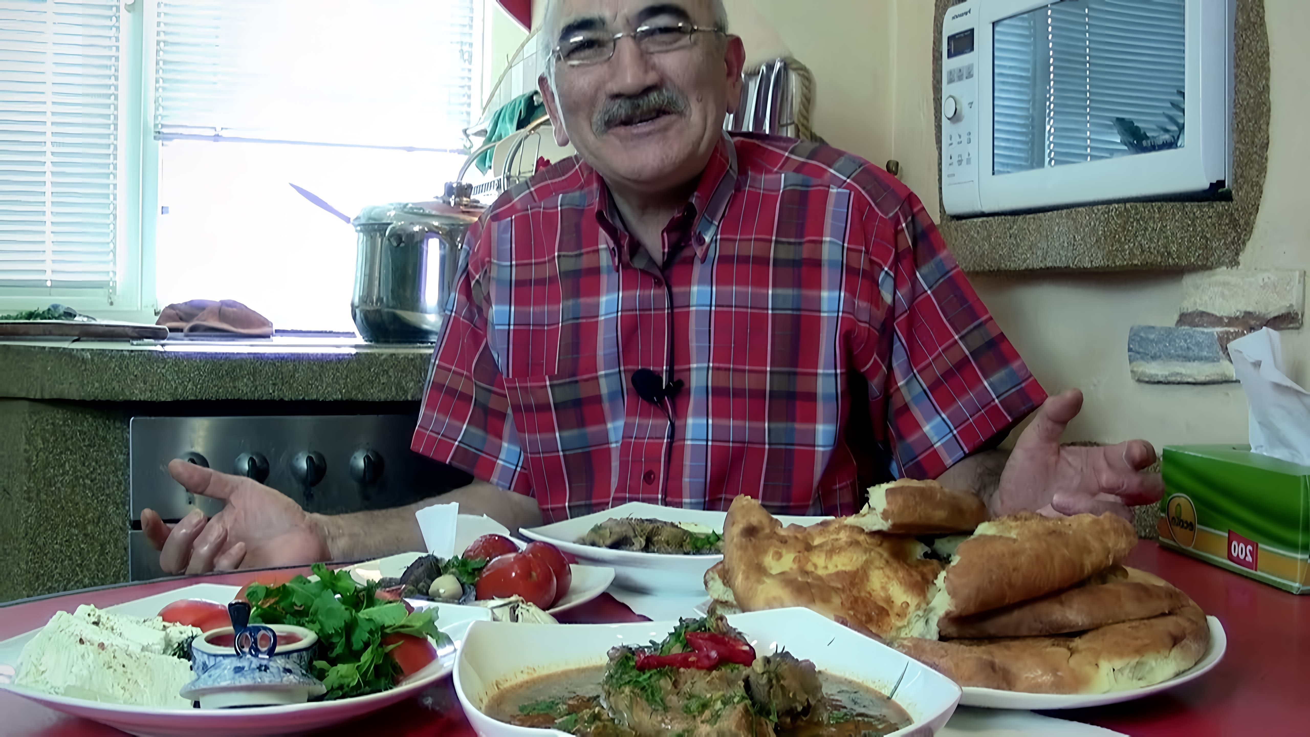 В этом видео демонстрируется процесс приготовления харчо по-мегрельски, традиционного грузинского блюда