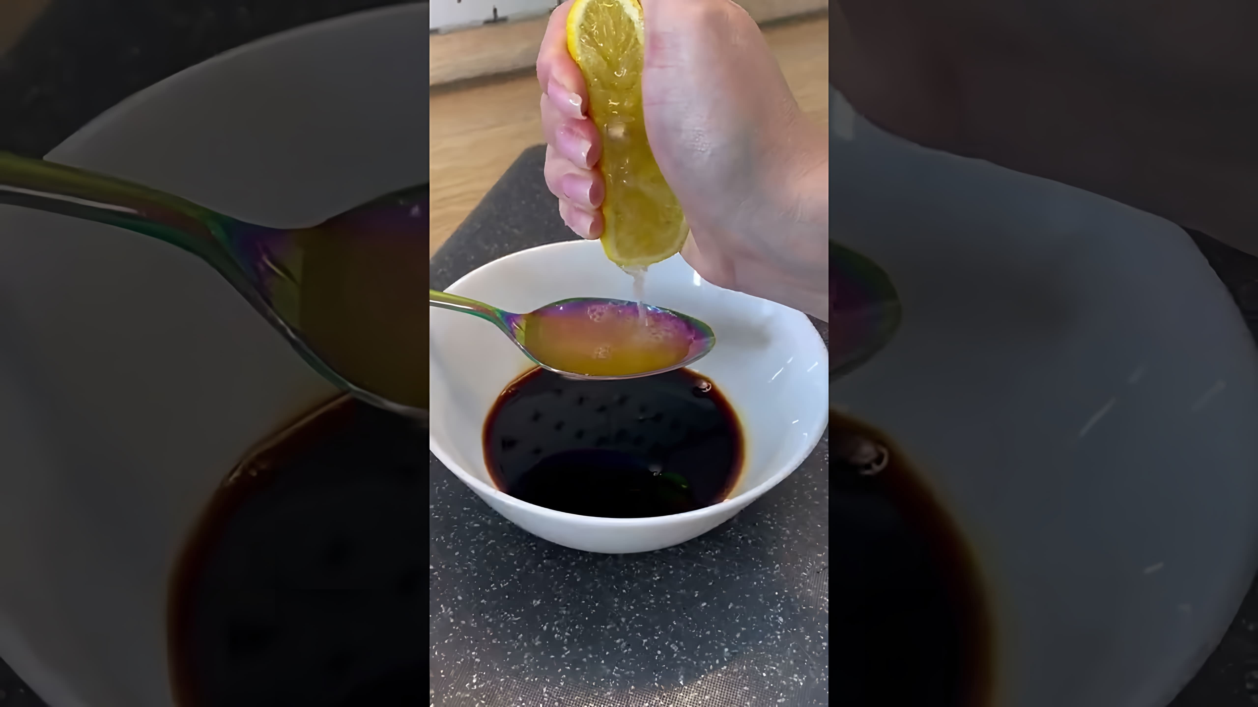 В этом видео демонстрируется процесс приготовления скумбрии по простому рецепту