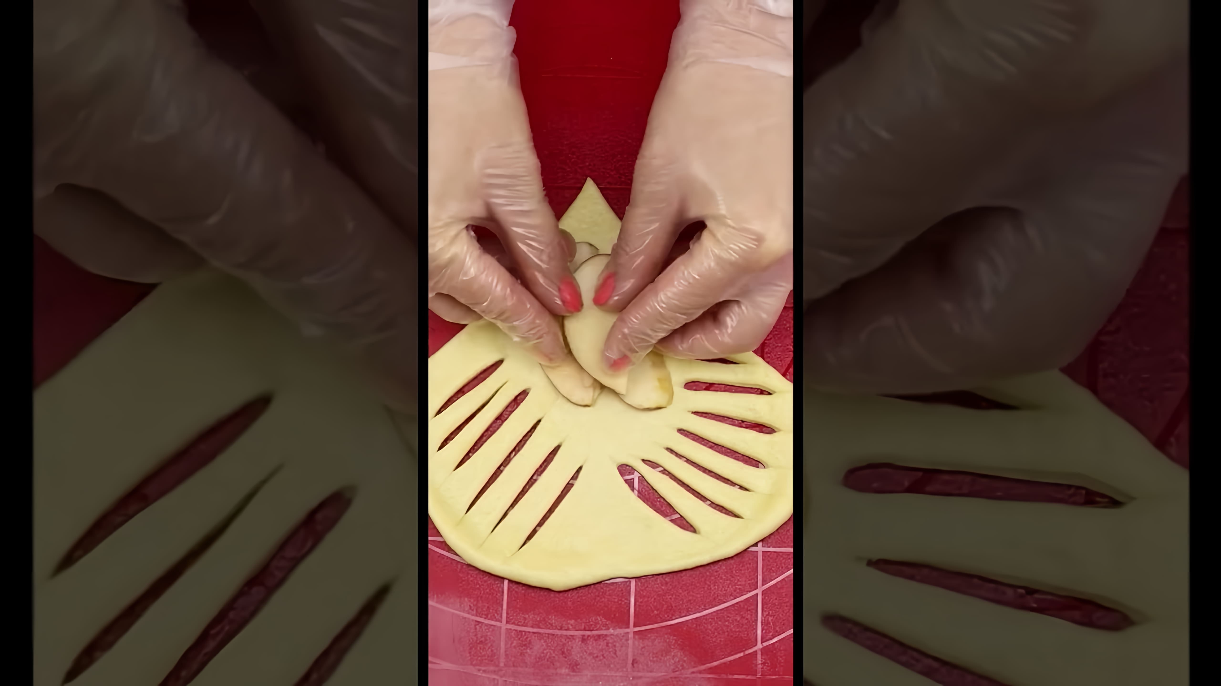 В этом видео-ролике мы увидим процесс приготовления булочки "ракушка"