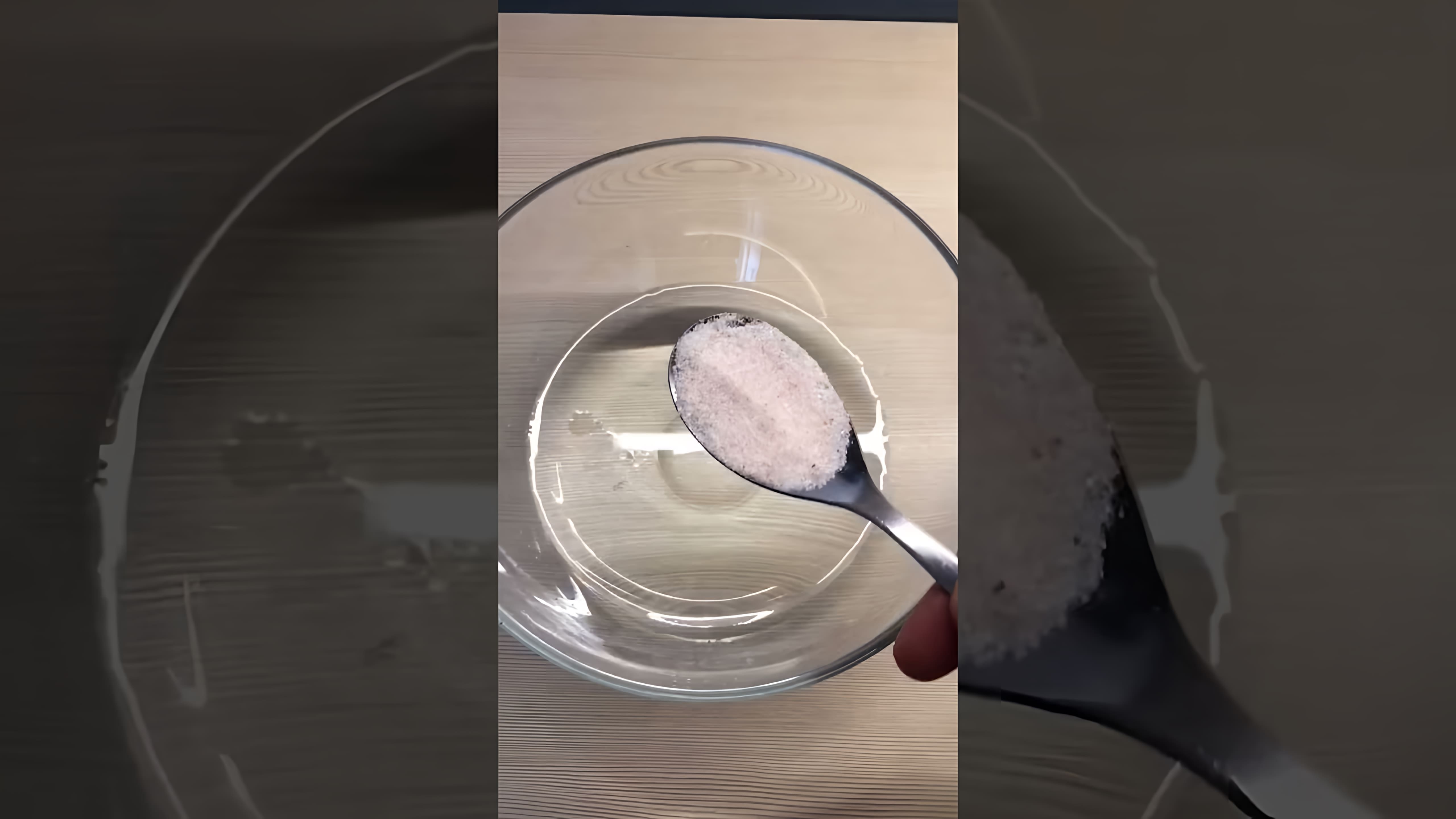 В этом видео демонстрируется рецепт маринованного лука, который идеально подходит к шашлыку