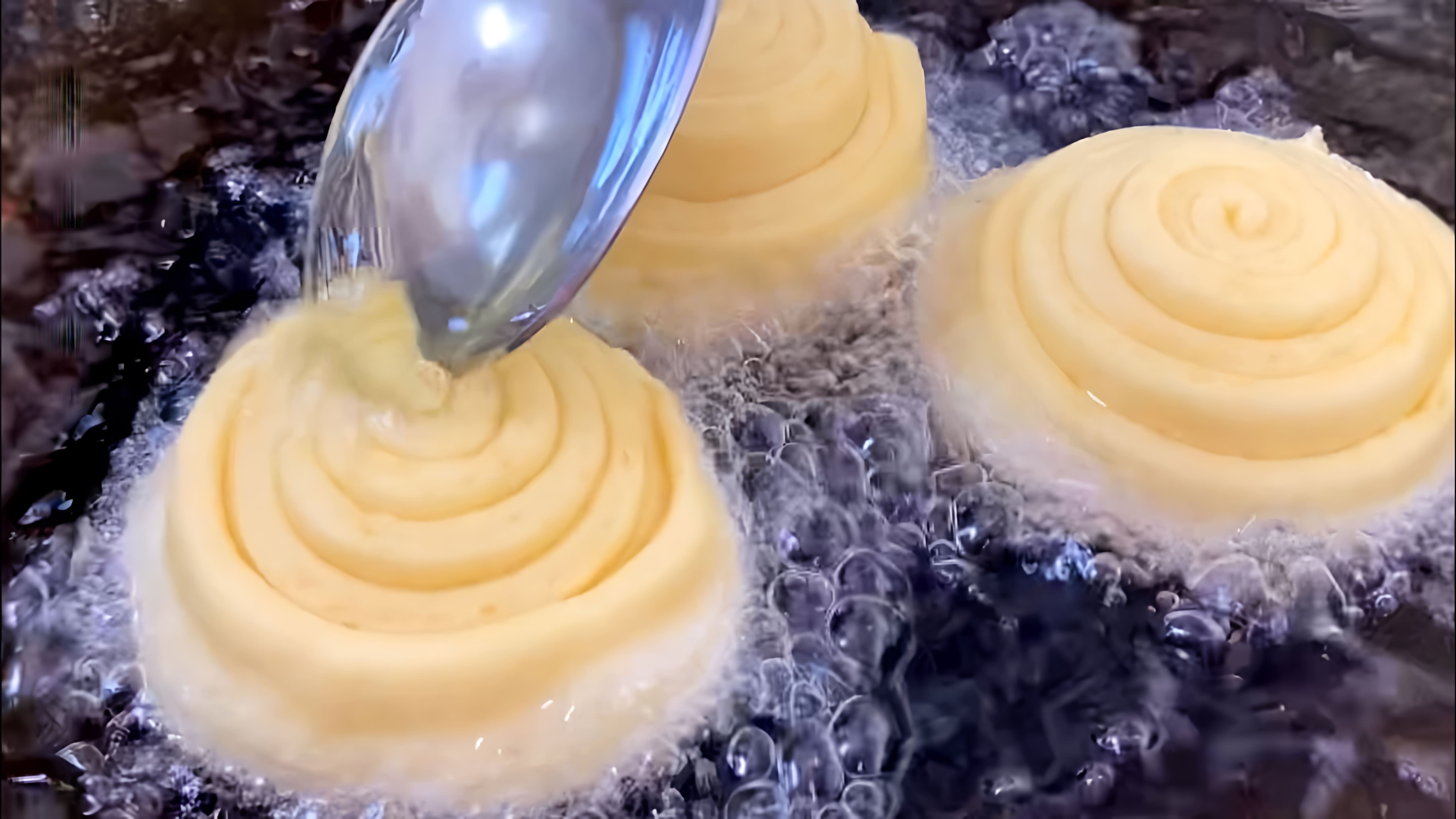 В этом видео Наталья показывает, как приготовить самые вкусные и мягкие булочки