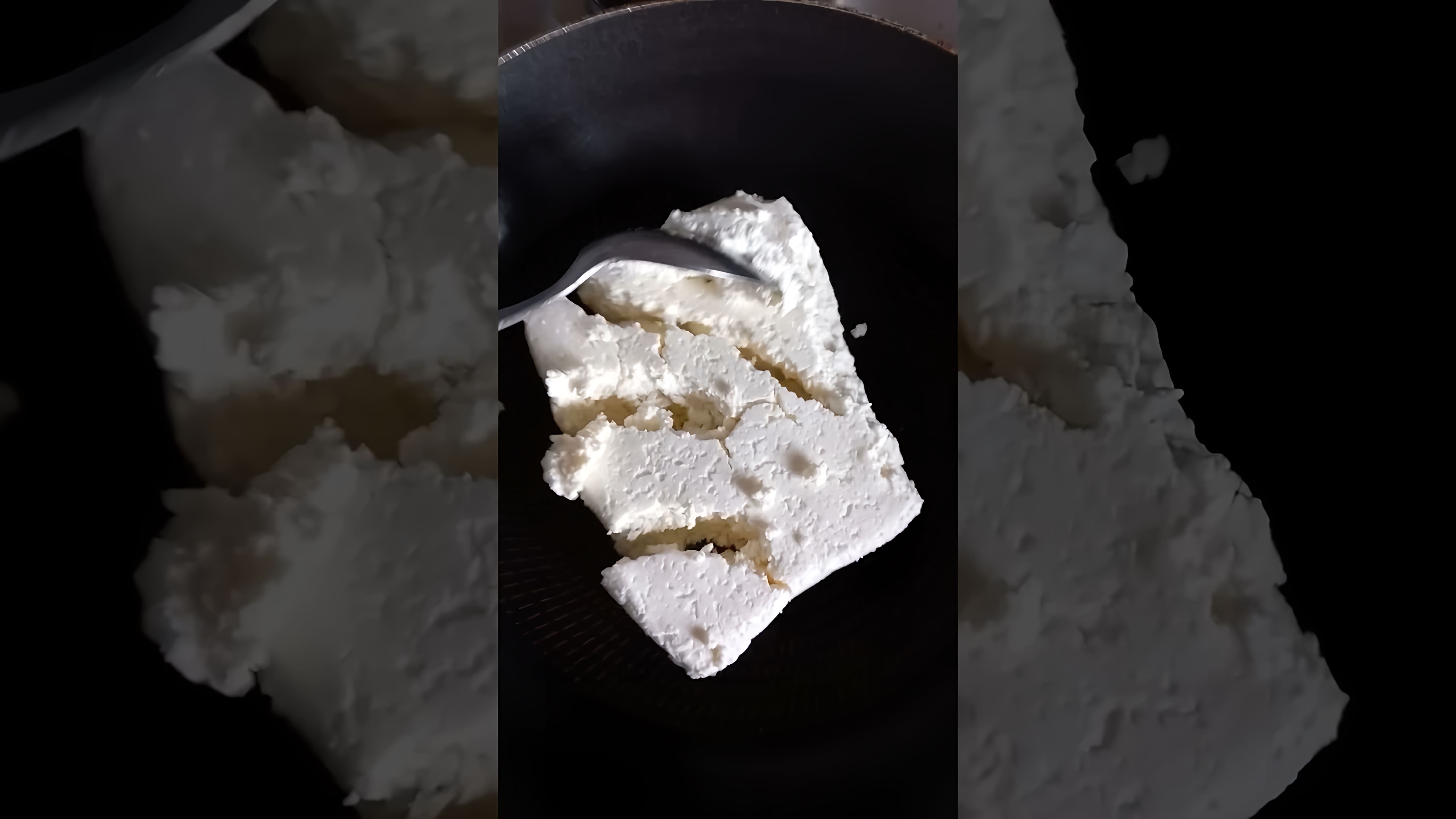 Видео-ролик с заголовком "Конфеты из творога" представляет собой обучающее видео, в котором демонстрируется процесс приготовления домашних конфет из творога