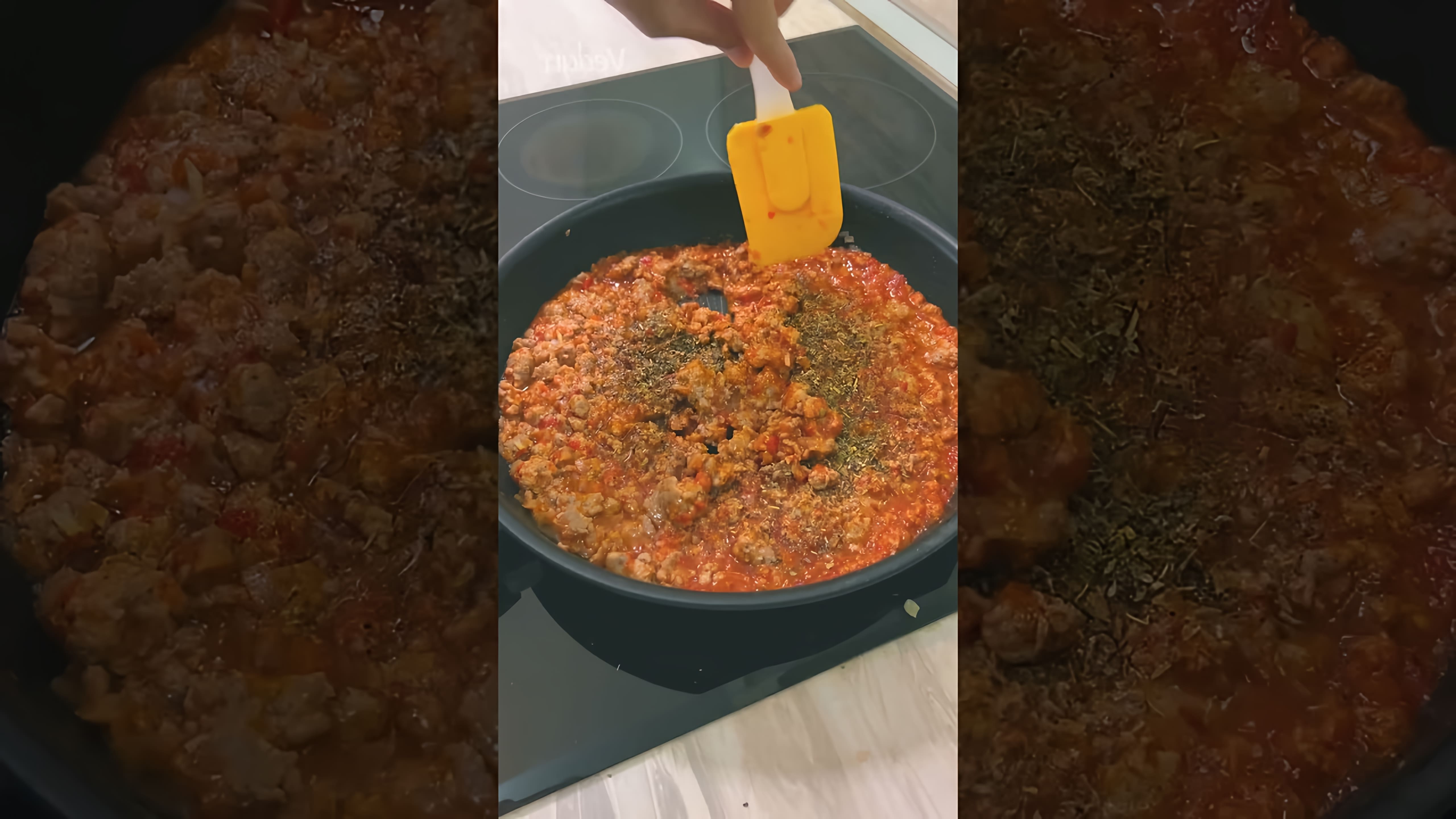 В этом видео-ролике вы увидите, как приготовить вкусную пасту Болоньезе