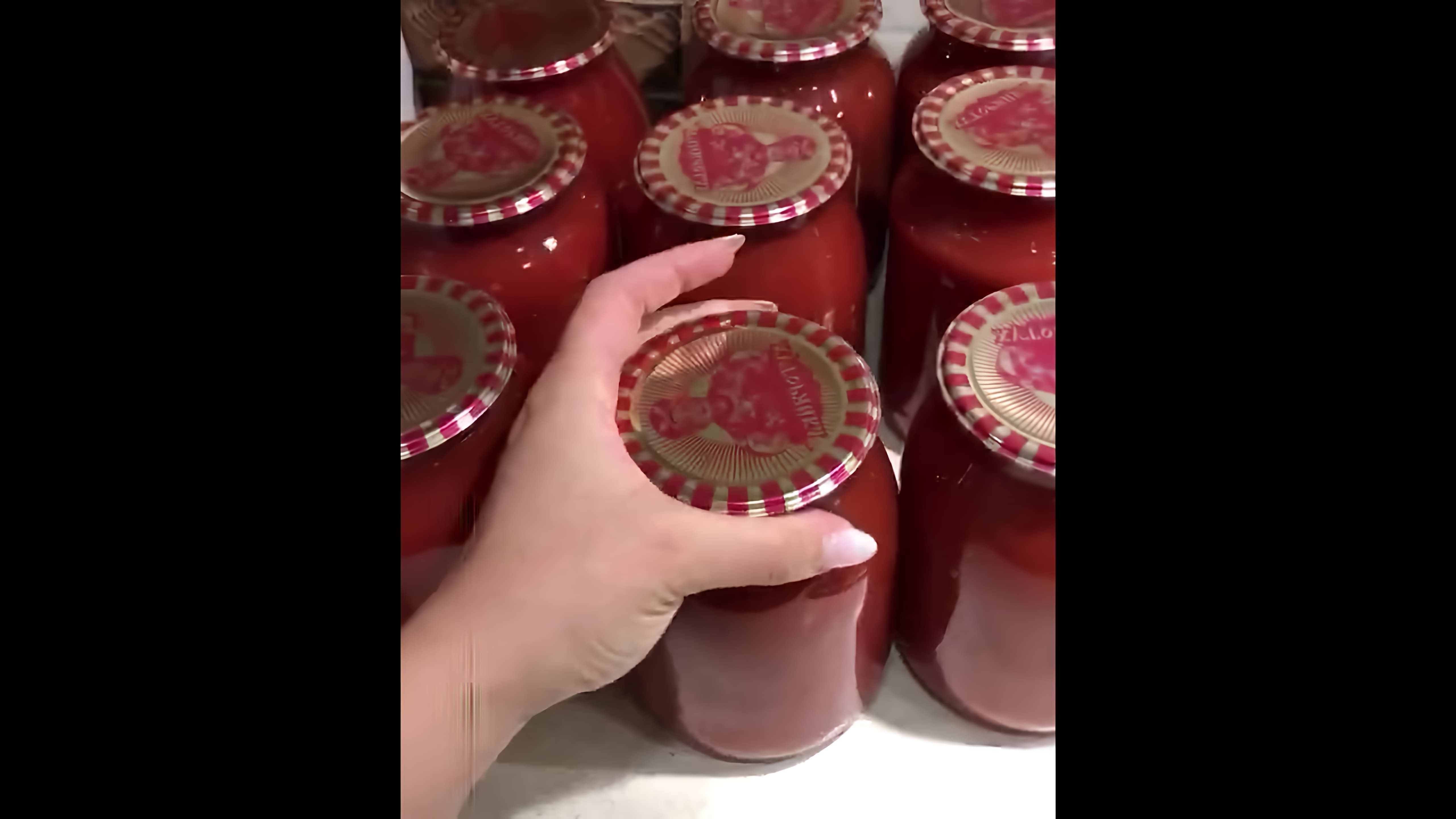 В этом видео-ролике рассказывается о том, как приготовить помидоры в собственном соку на зиму