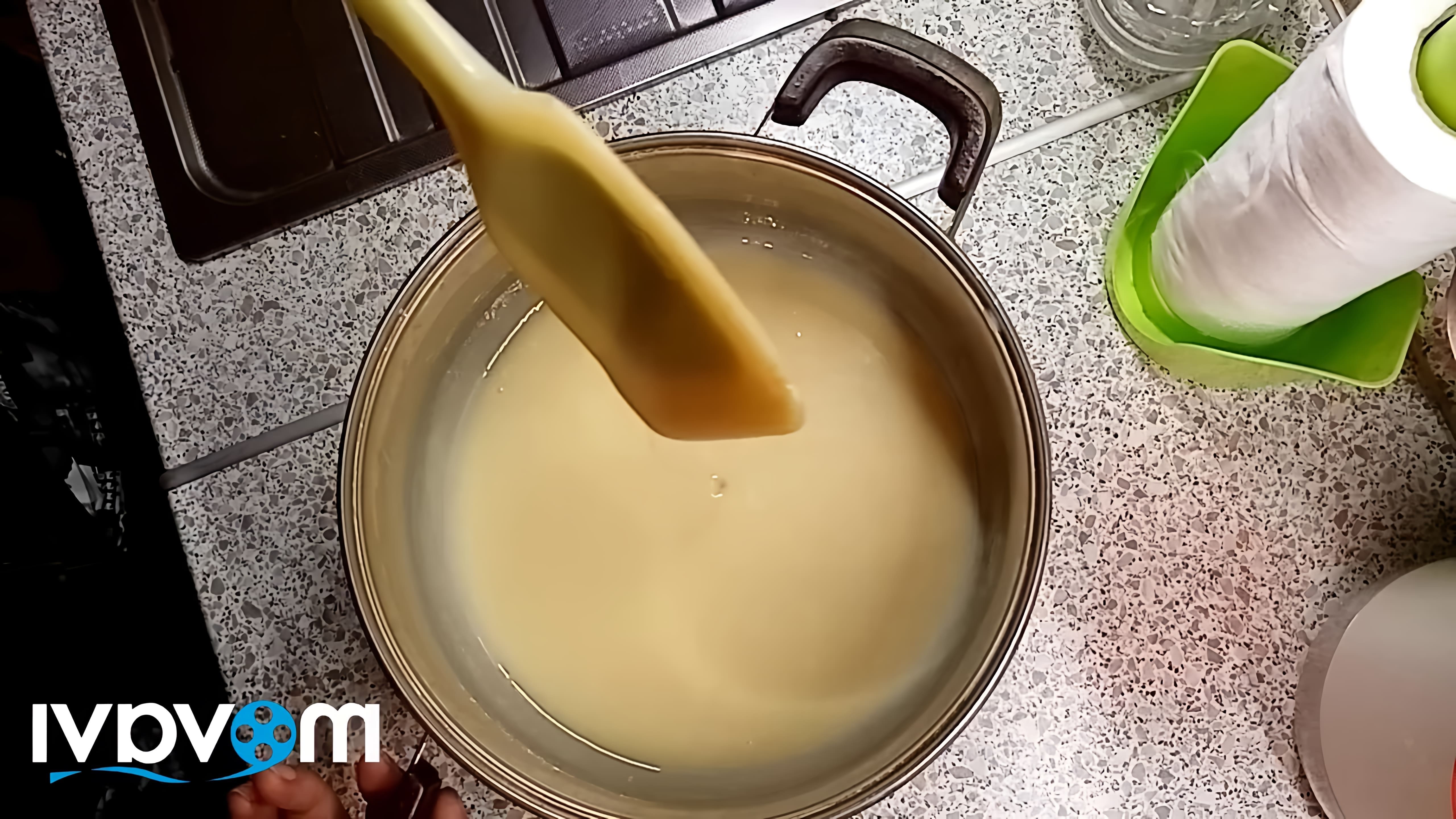 В этом видео девушка готовит сгущенку из козьего молока