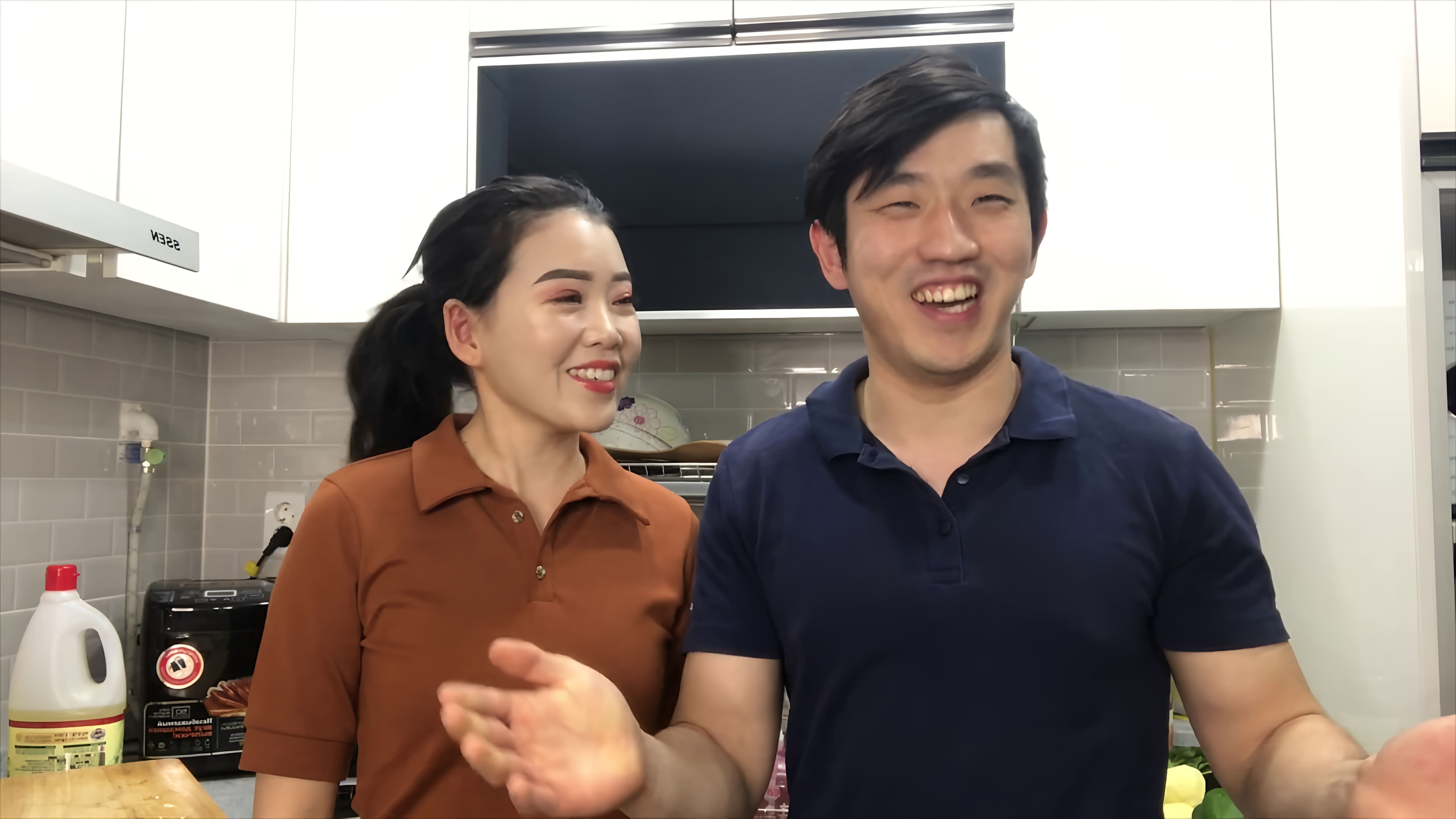 В этом видео Николай и его жена Века готовят корейский суп пуктяй