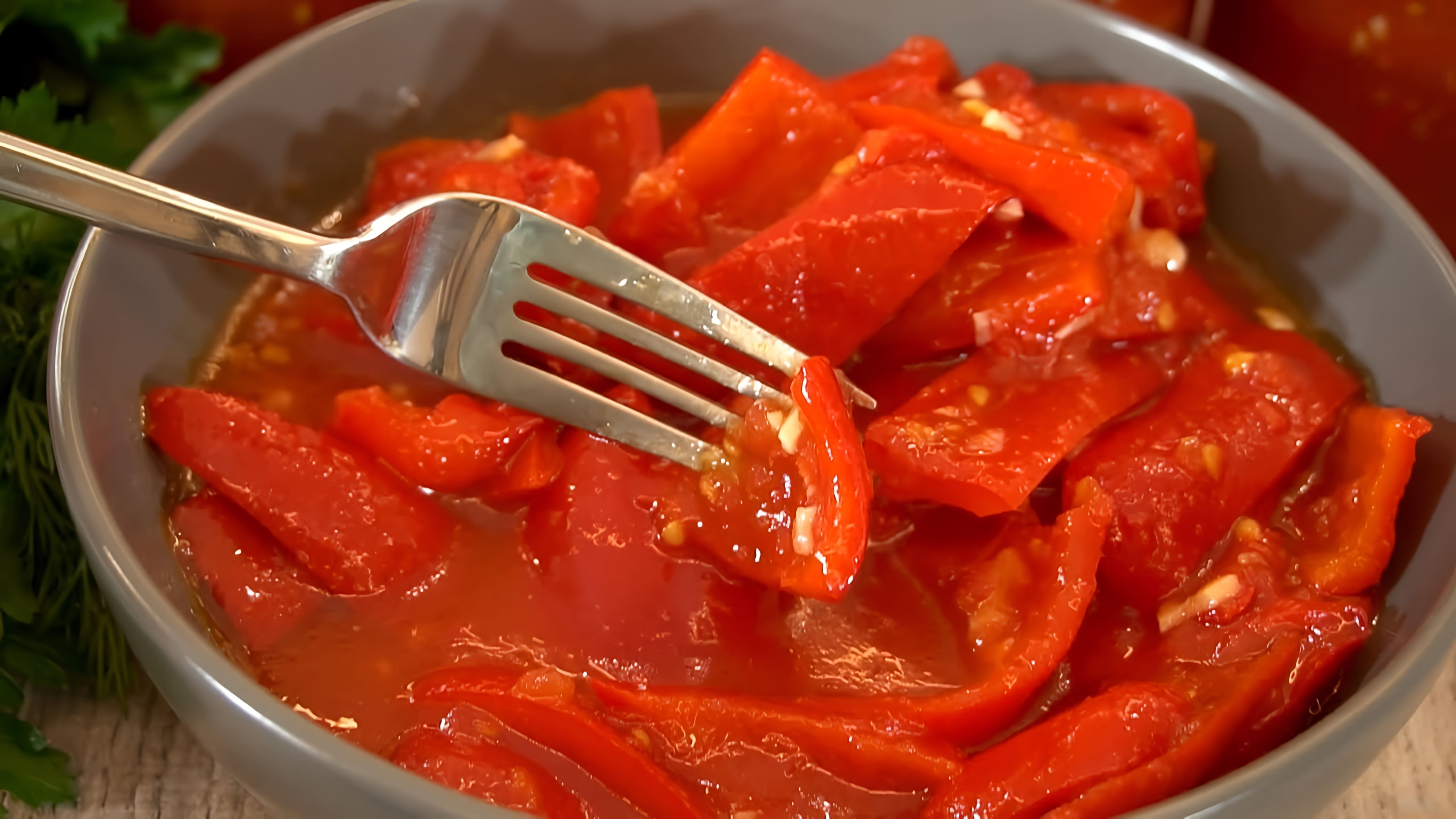 Видео демонстрирует рецепт домашнего томатного соуса/кетчупа