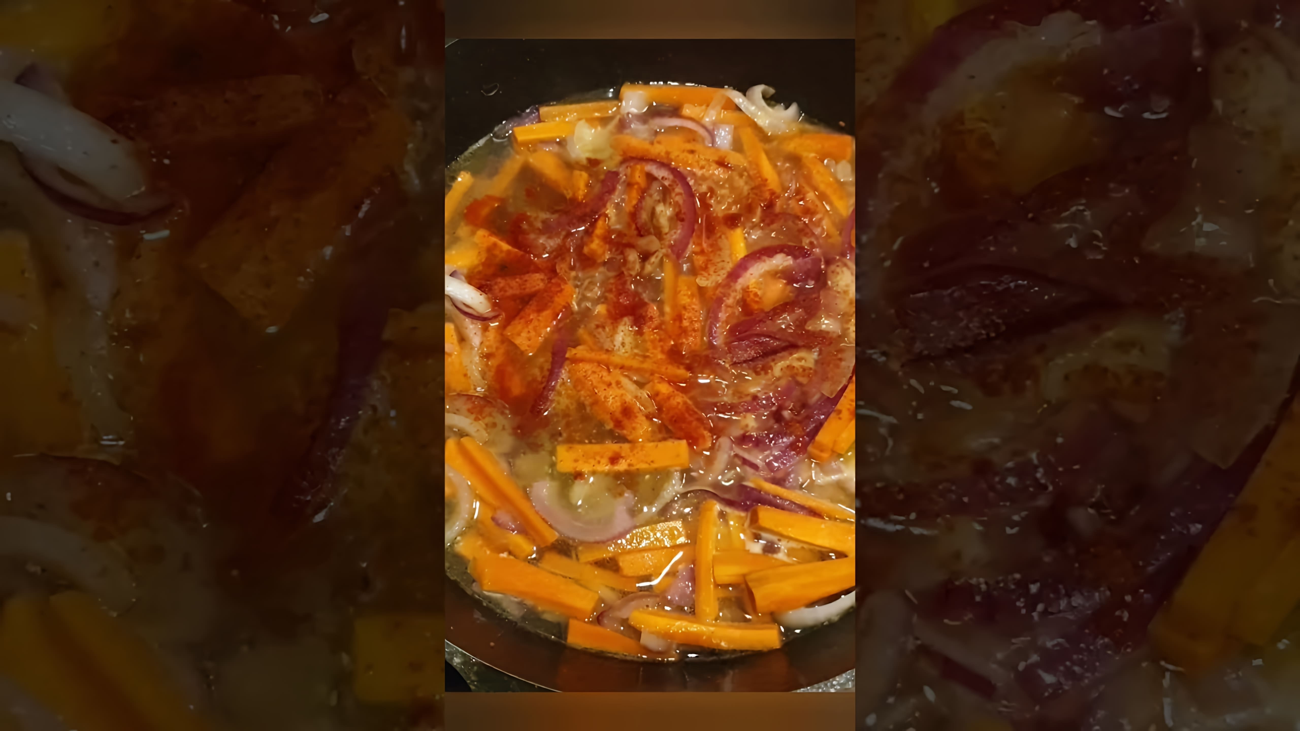 В этом видео-ролике демонстрируется процесс приготовления филе индейки с морковью и луком
