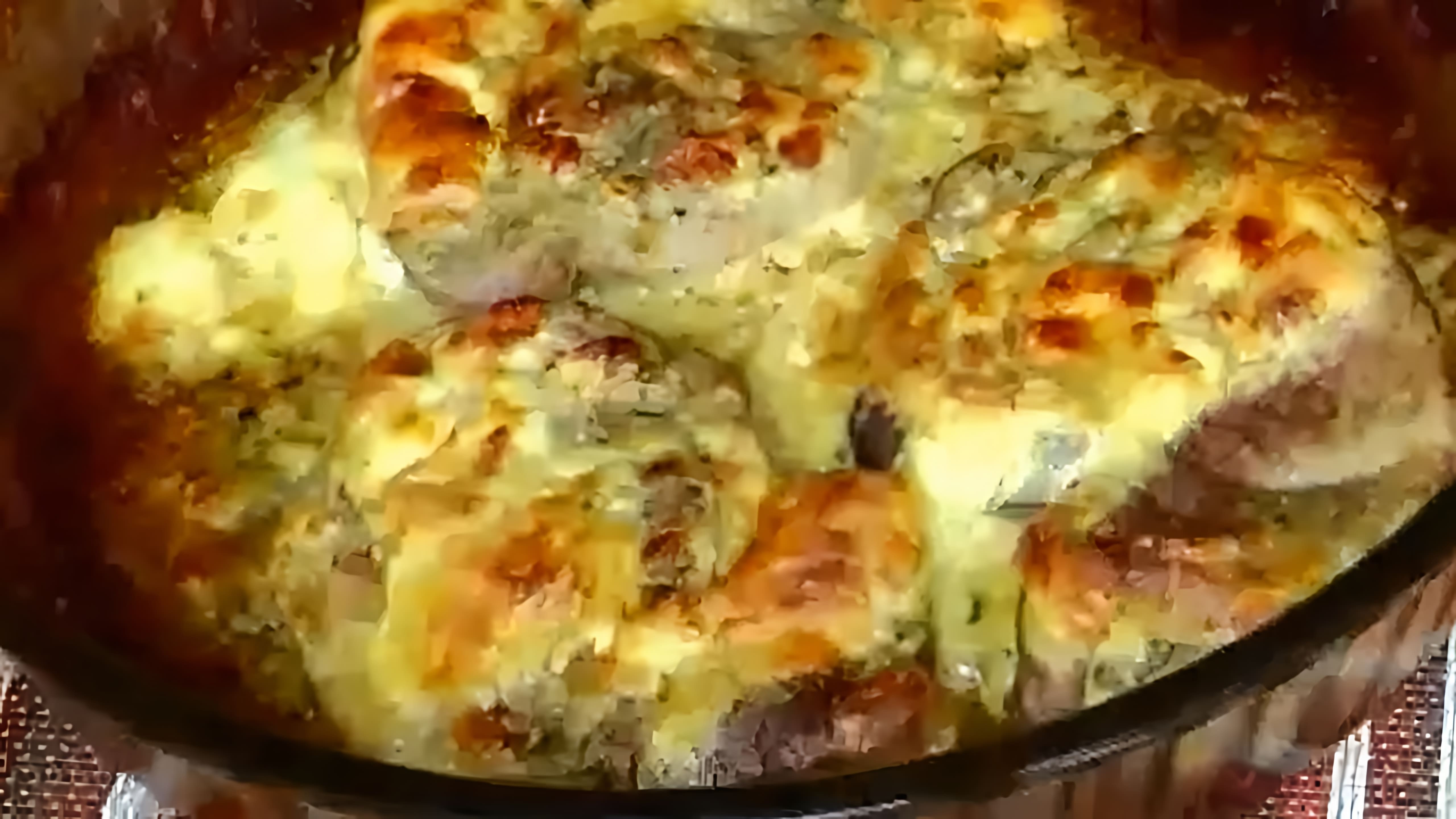 В этом видео демонстрируется процесс приготовления свиных отбивных в духовке с сыром